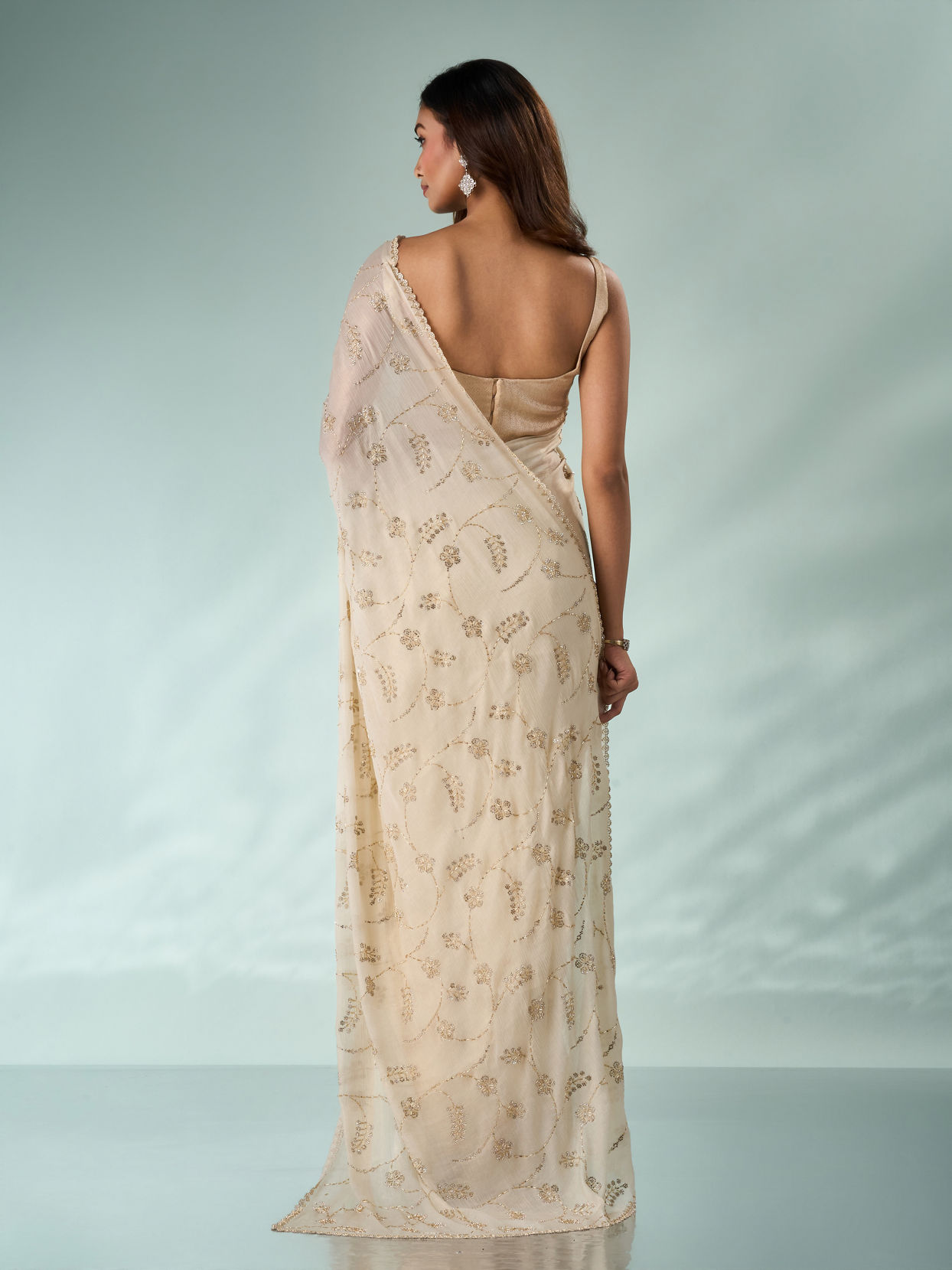 Mohey Women Cream Chiffon Saree with Cutdana Work