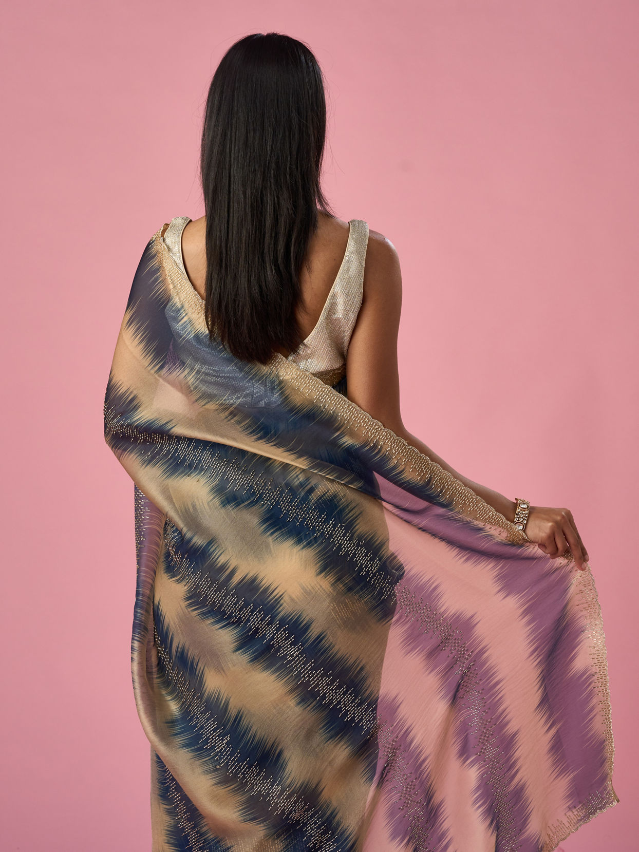 Mohey Women Indigo Blue Organza Saree with Print