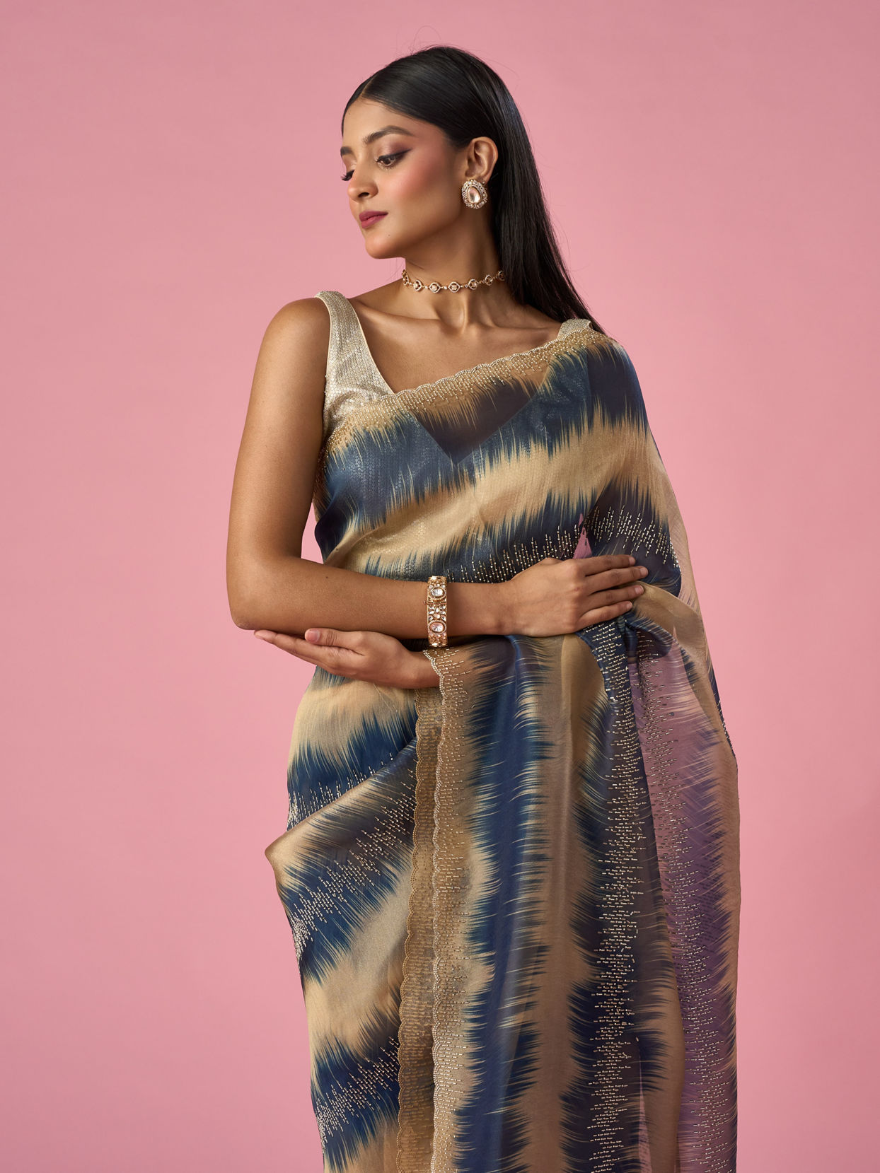 Mohey Women Indigo Blue Organza Saree with Print