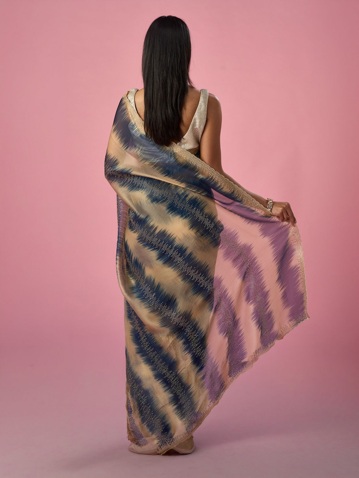 Mohey Women Indigo Blue Organza Saree with Print