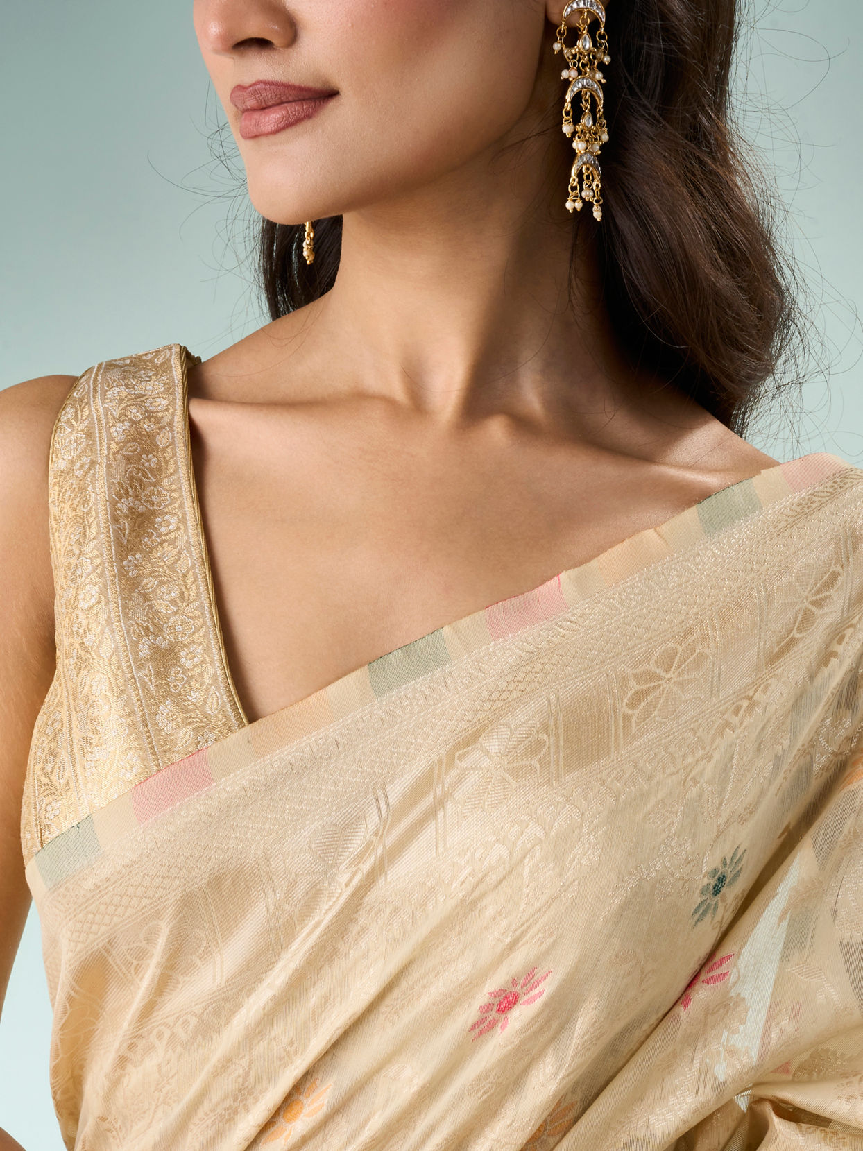 Mohey Women Cream Silk Saree with Weave