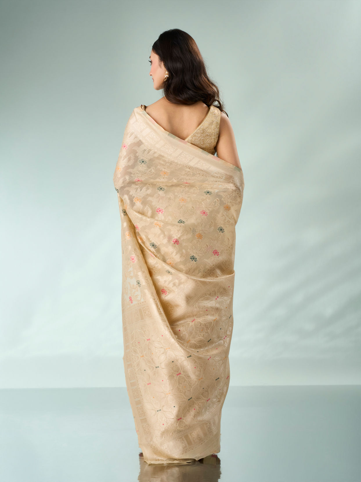 Mohey Women Cream Silk Saree with Weave