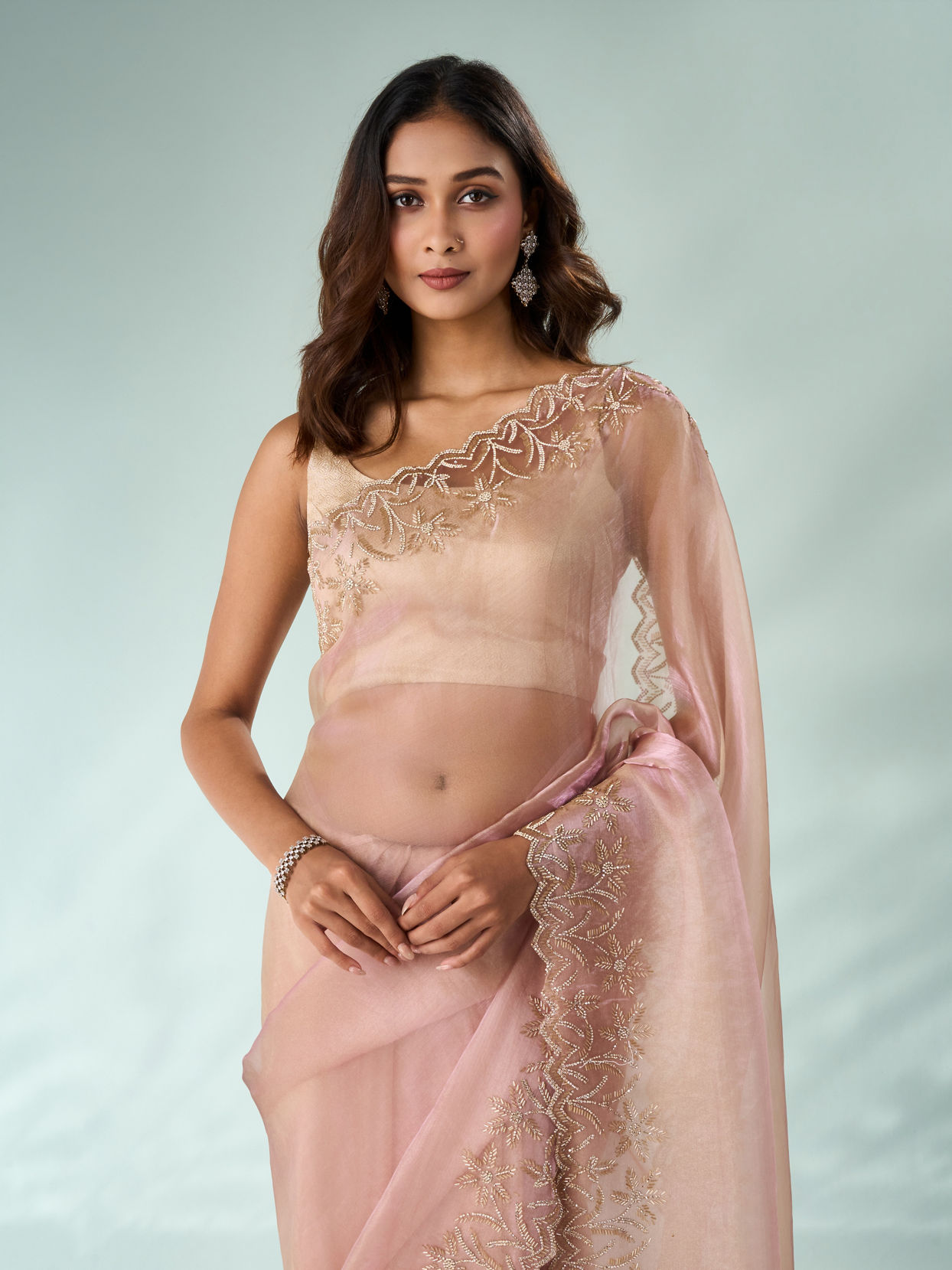 Mohey Women Light Pink Organza Saree with Cutdana Work