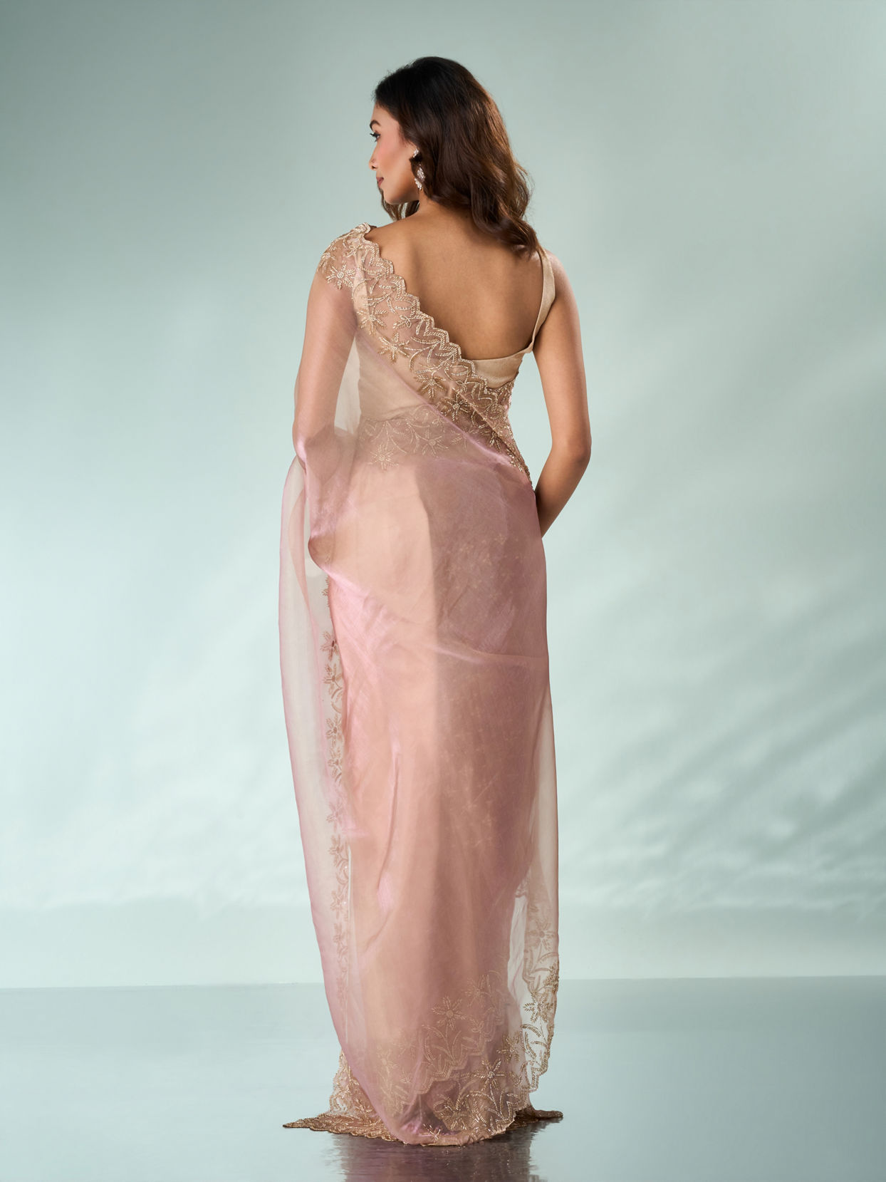 Mohey Women Light Pink Organza Saree with Cutdana Work