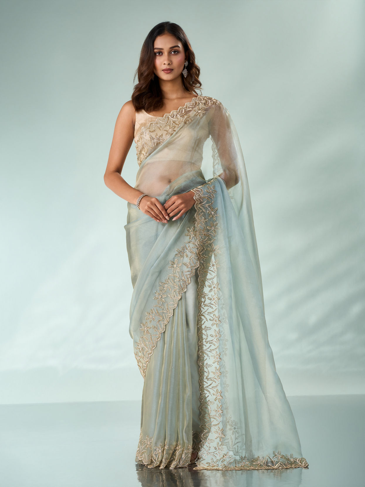 Mohey Women Sea Green Organza Saree with Cutdana Work