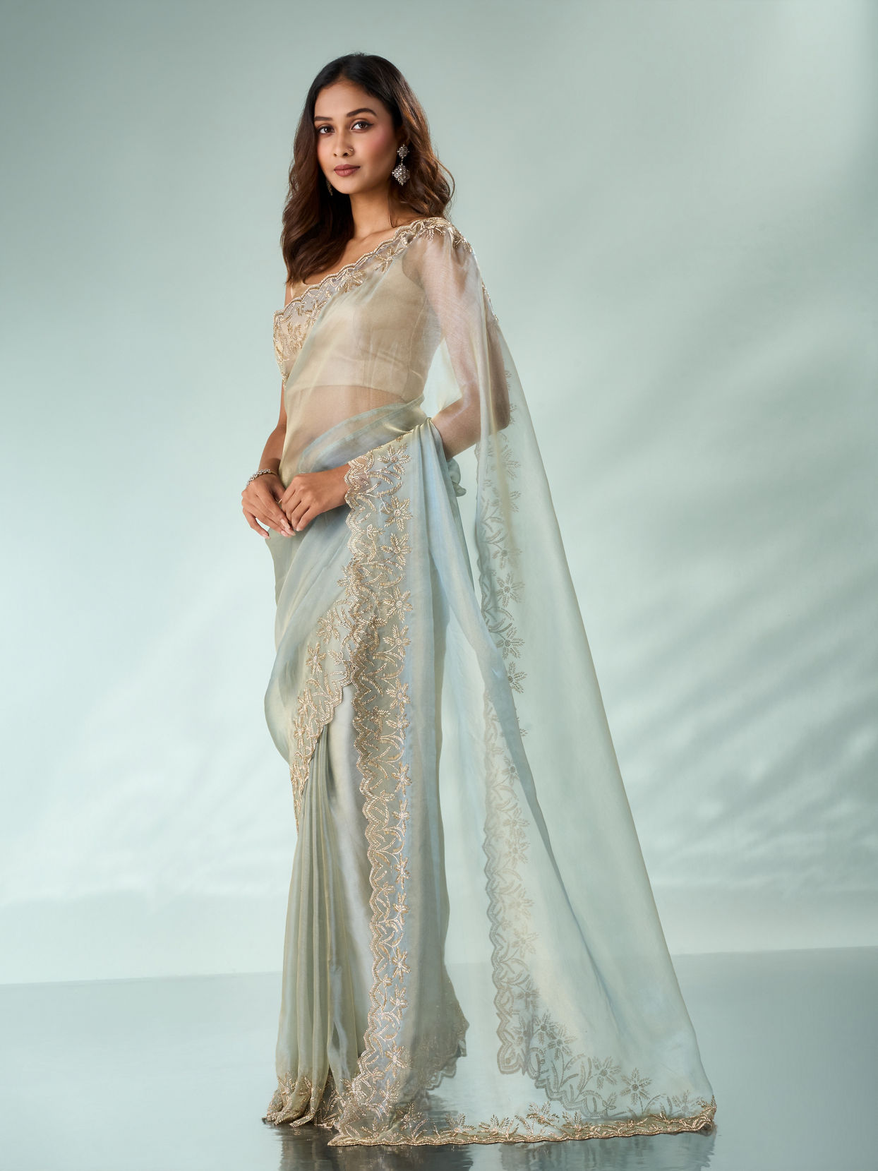 Mohey Women Sea Green Organza Saree with Cutdana Work