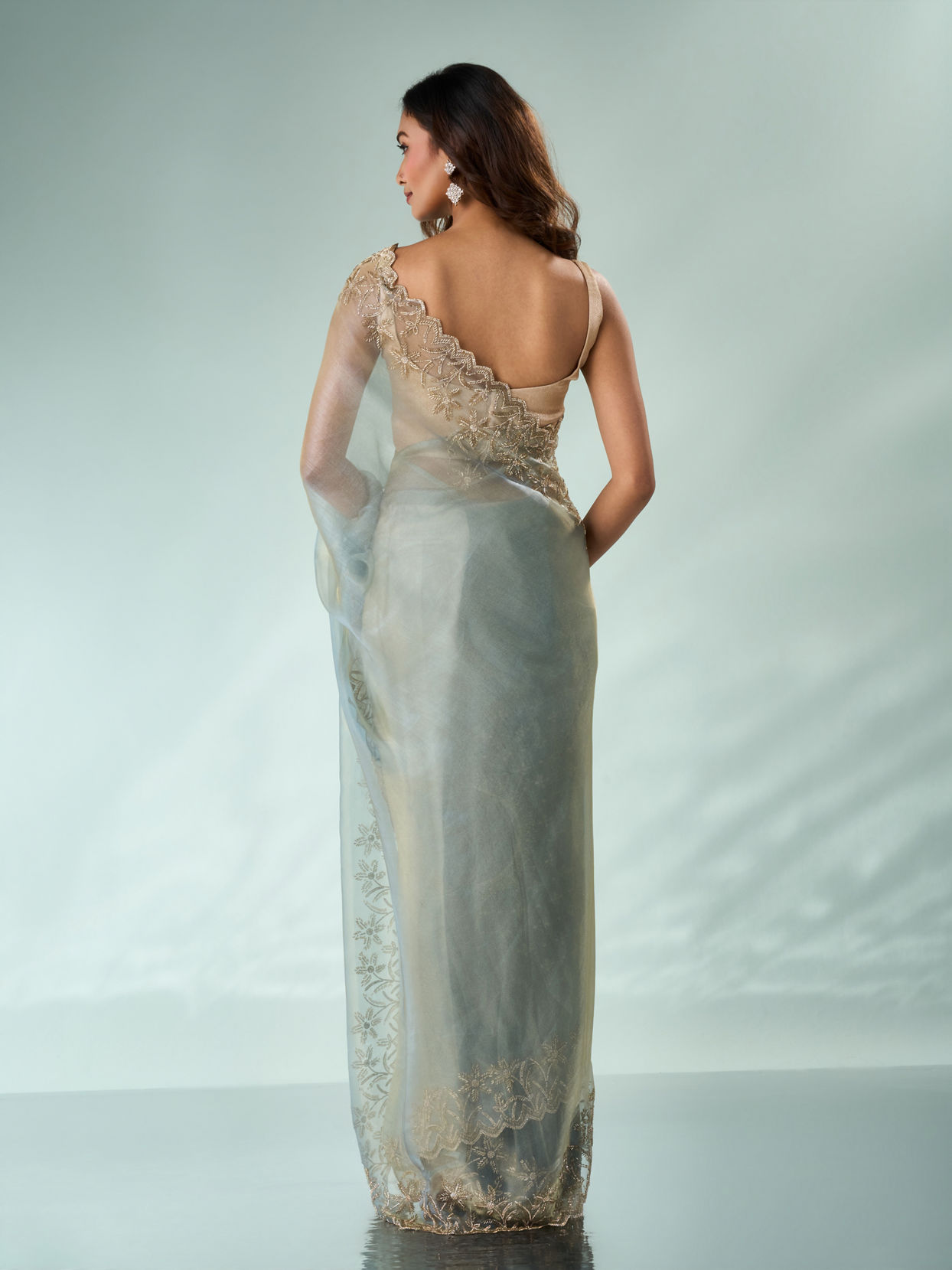 Mohey Women Sea Green Organza Saree with Cutdana Work