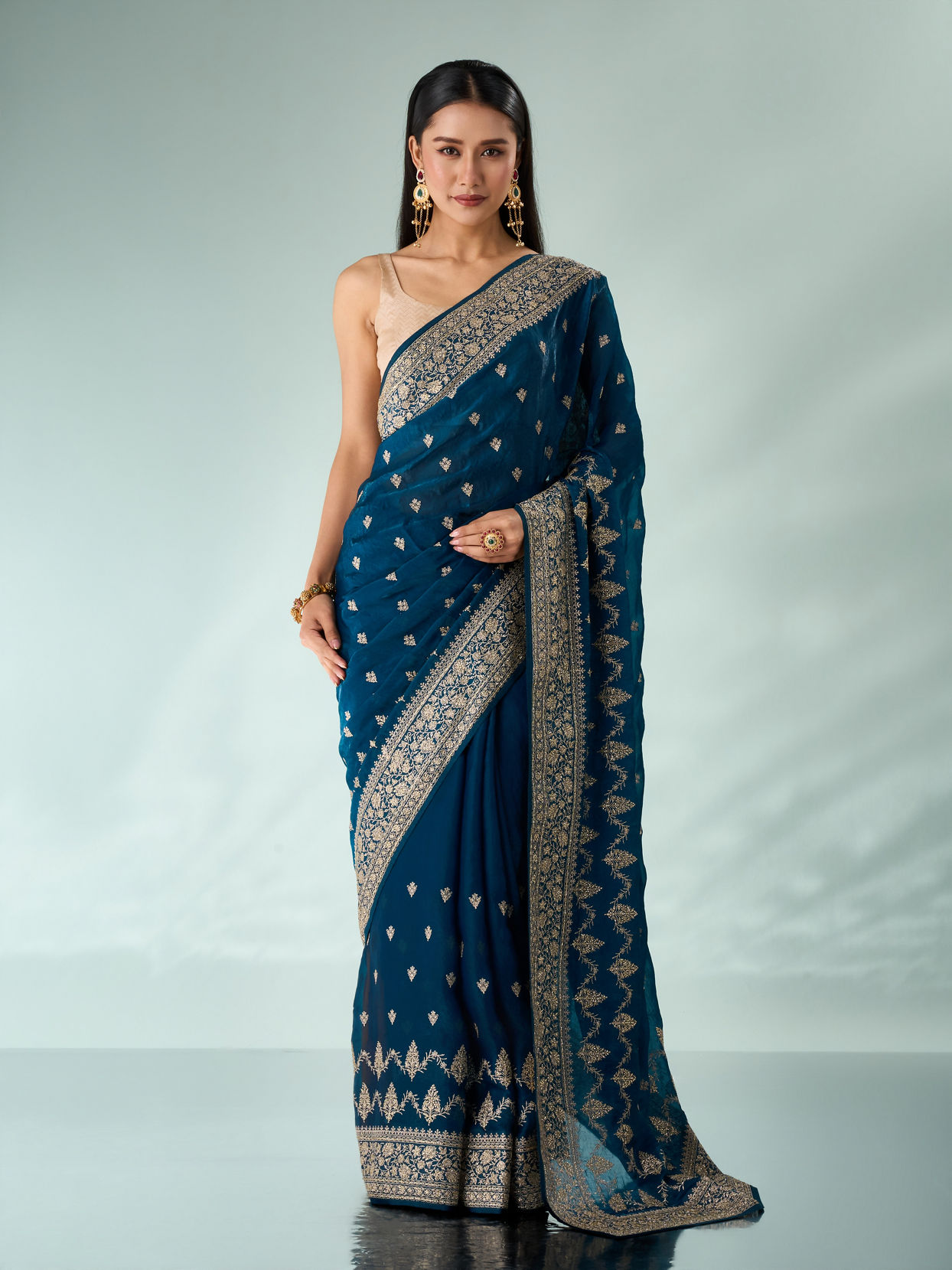 Mohey Women Blue Silk Saree with Zari Work