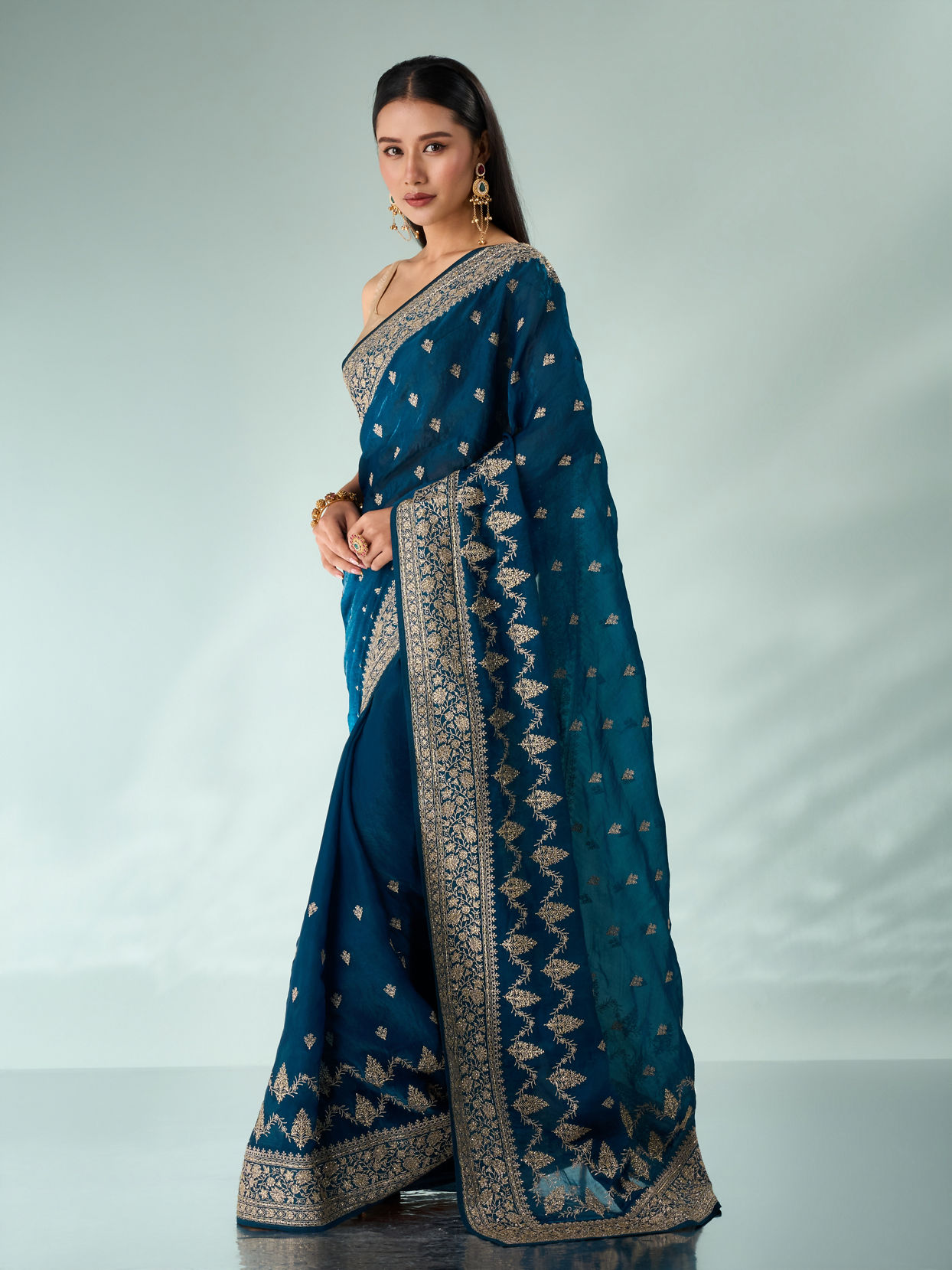 Mohey Women Blue Silk Saree with Zari Work