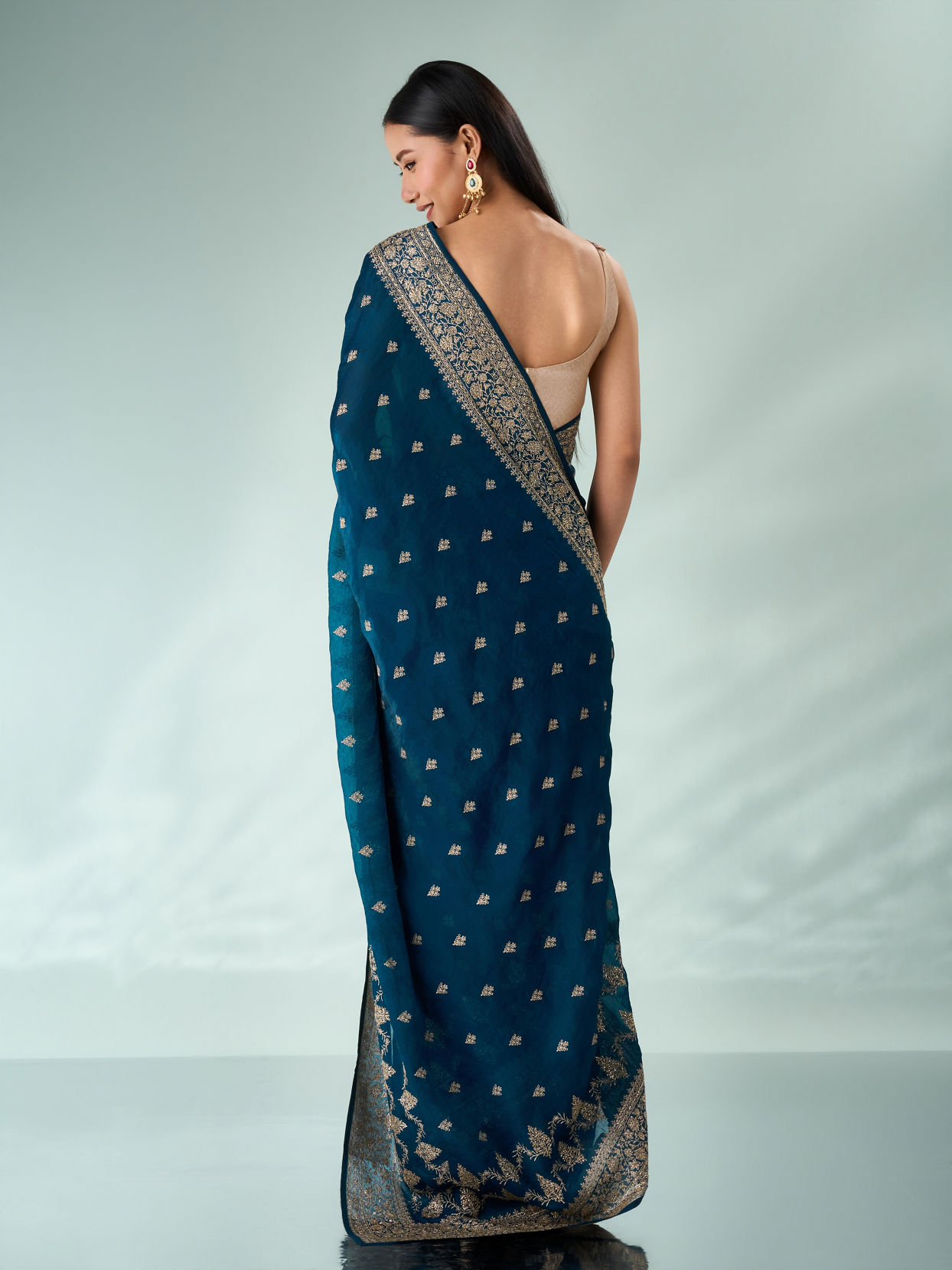 Mohey Women Blue Silk Saree with Zari Work