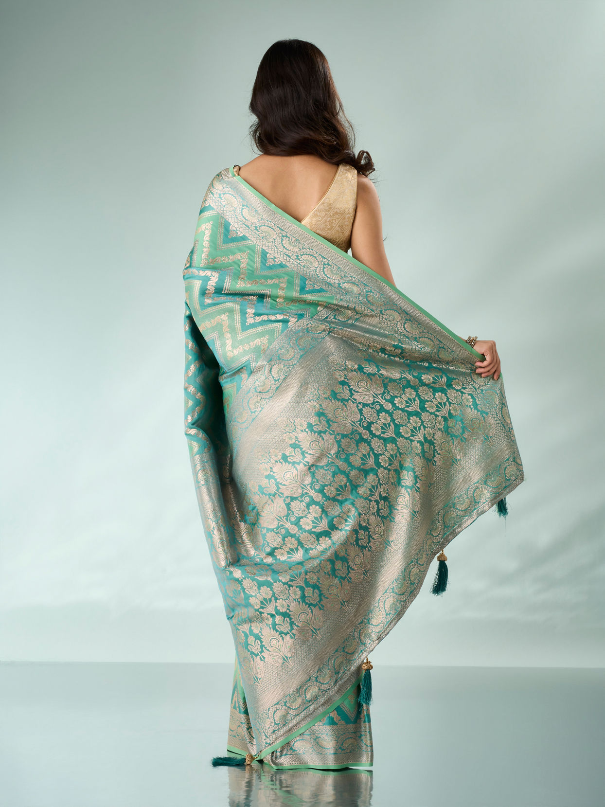 Mohey Women Sea Green Silk Saree with Weave Design