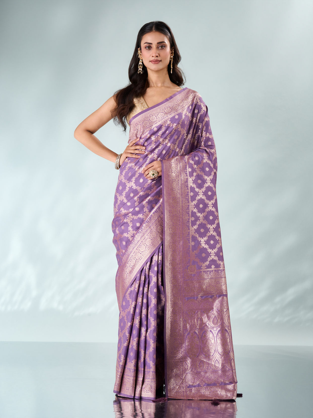Mohey Women Lilac Silk Saree with Weave Design
