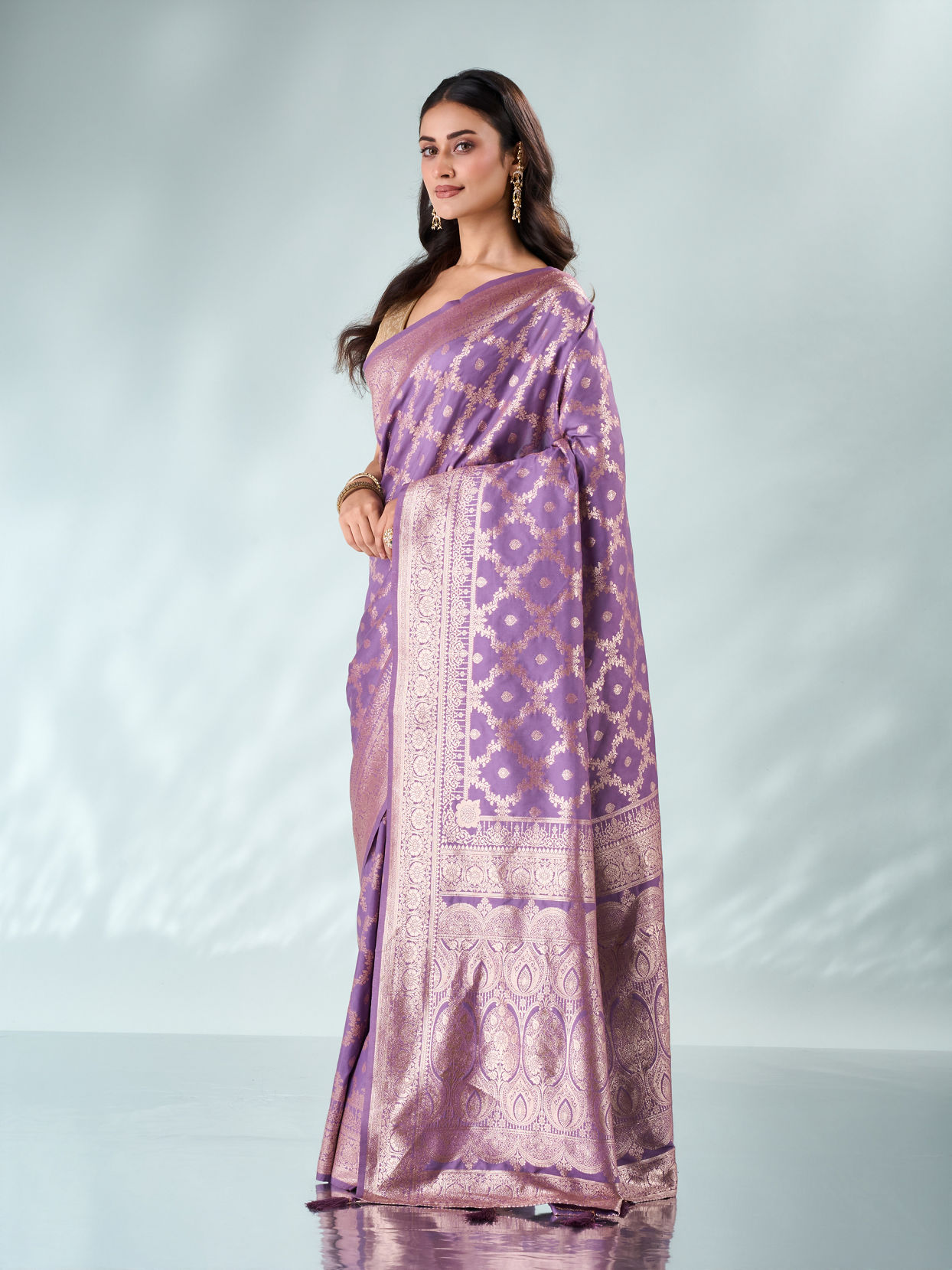Mohey Women Lilac Silk Saree with Weave Design