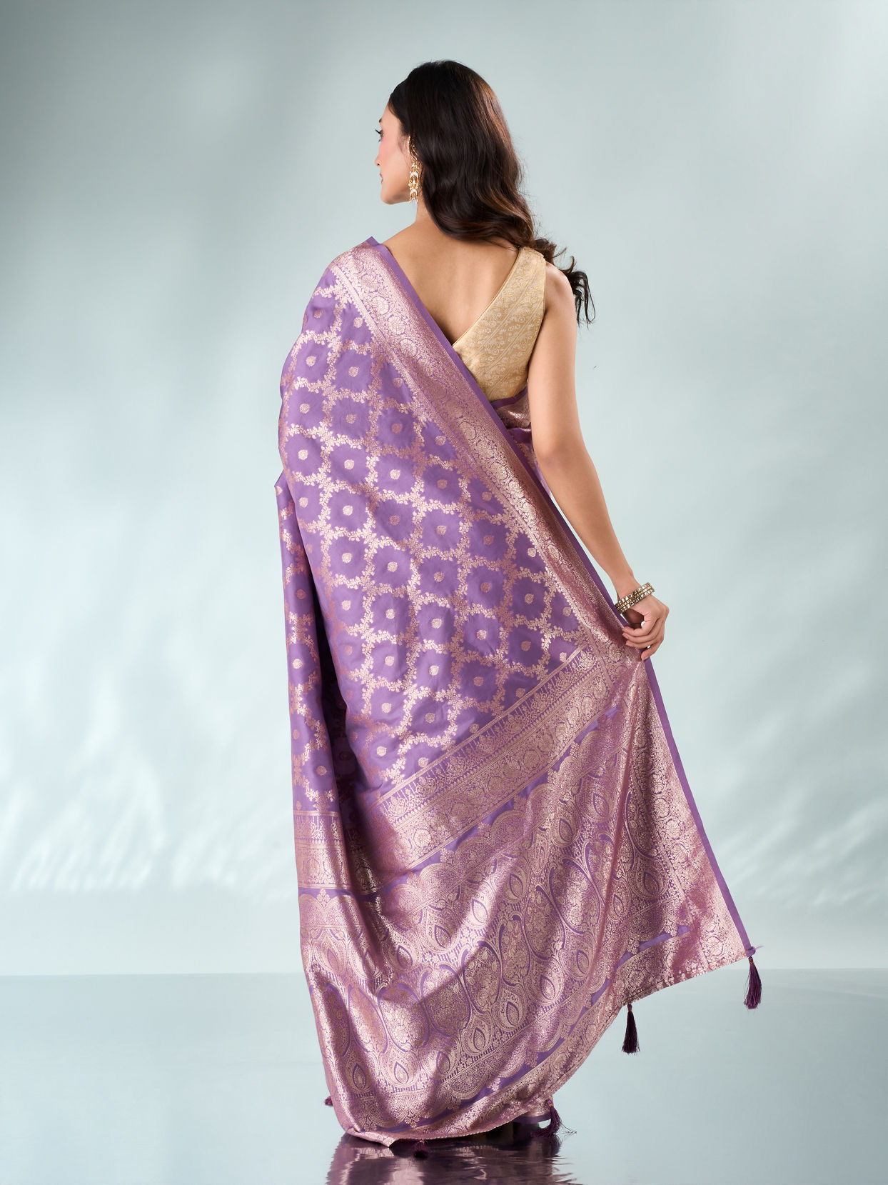Mohey Women Lilac Silk Saree with Weave Design