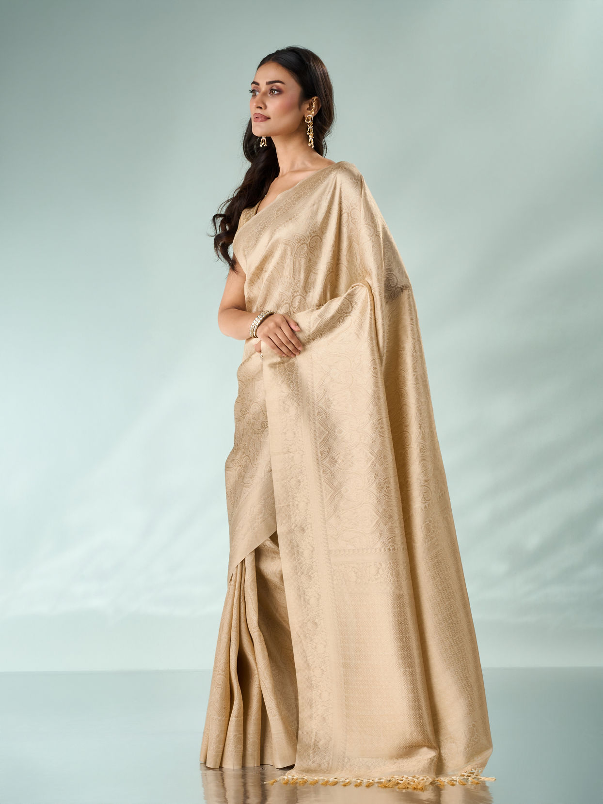 Mohey Women Cream Silk Banarasi Saree with Weave