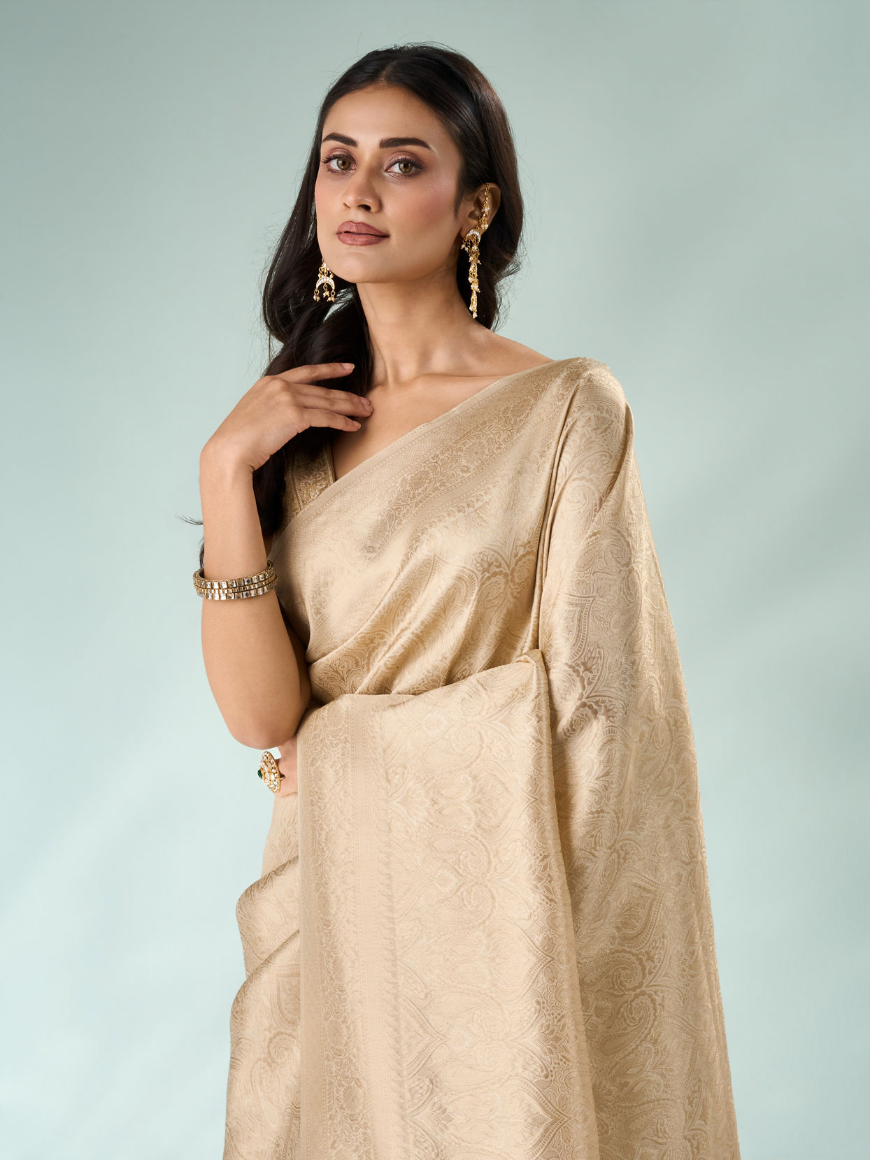 Mohey Women Cream Silk Banarasi Saree with Weave