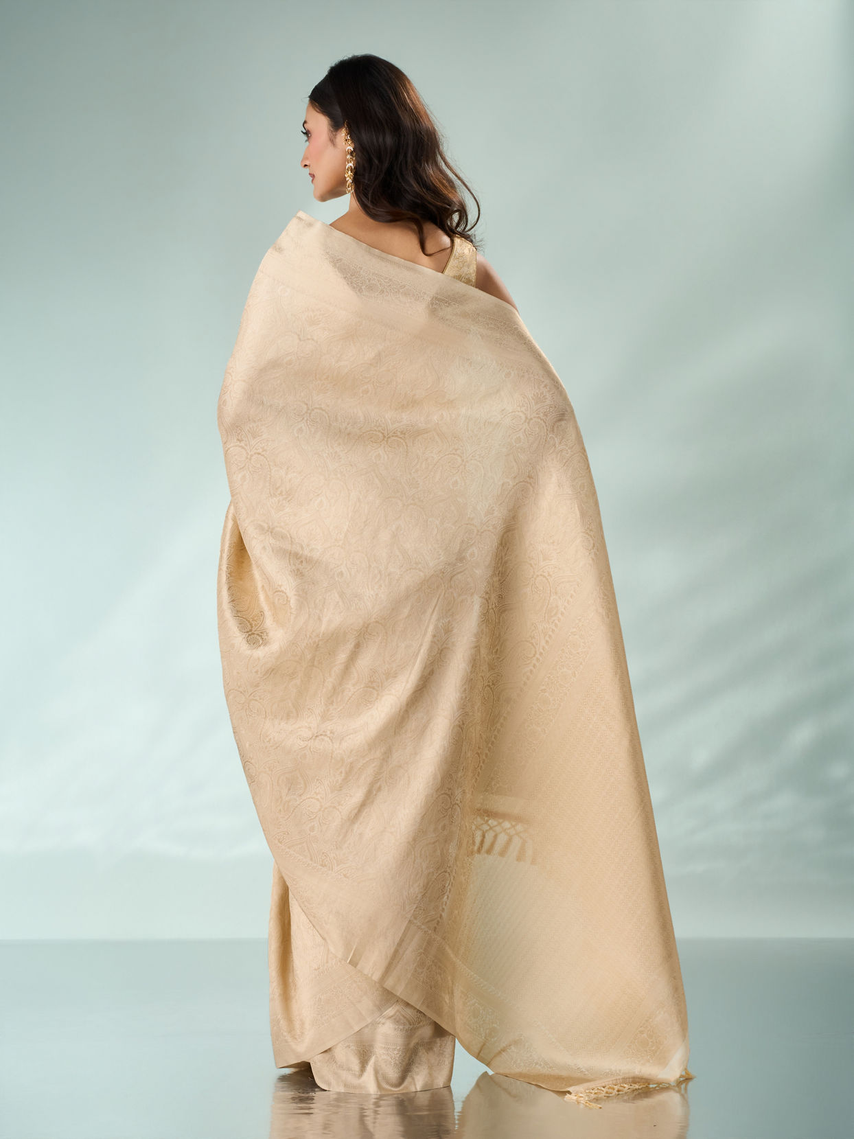 Mohey Women Cream Silk Banarasi Saree with Weave