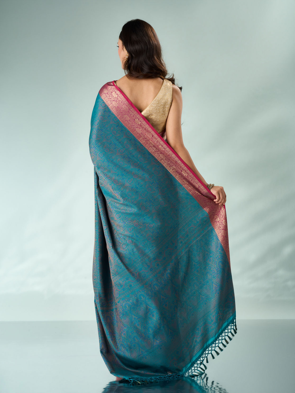 Mohey Women Green Silk Saree with Weave Design