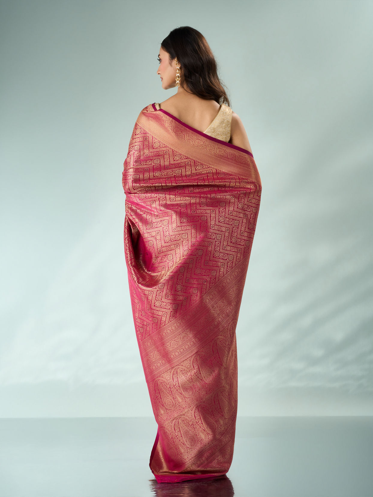 Mohey Women Pink Silk Saree with Weave Design