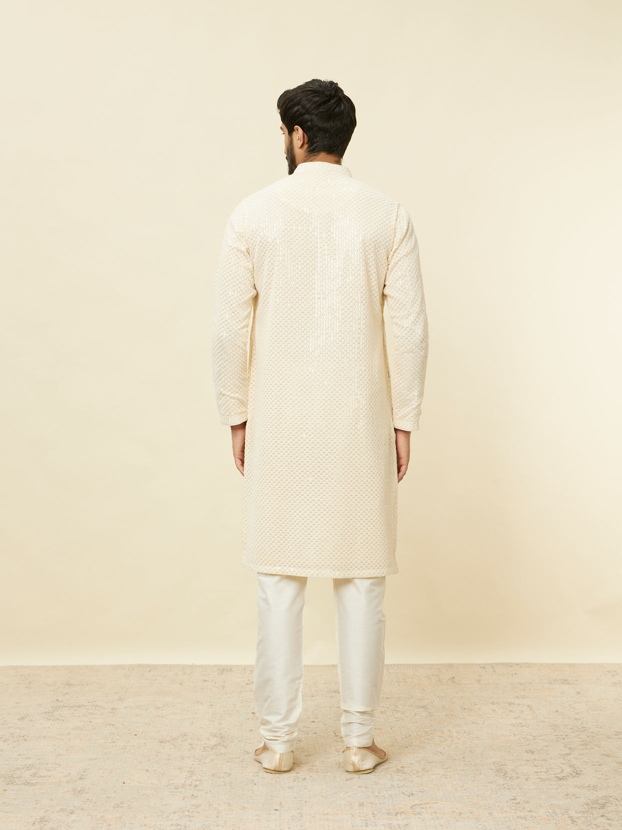 alt message - Manyavar Men Pearled Ivory White Chikankari Kurta Set image number 5