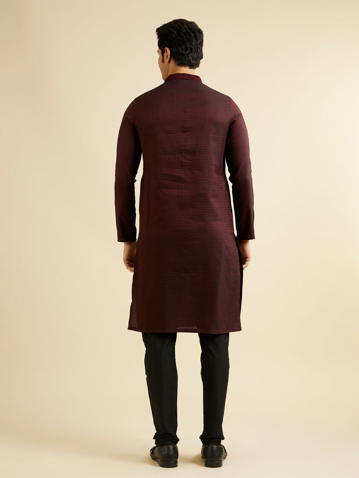 Manyavar Men Dark Maroon Kurta Set with Intricate Triangular Patterns image number 4