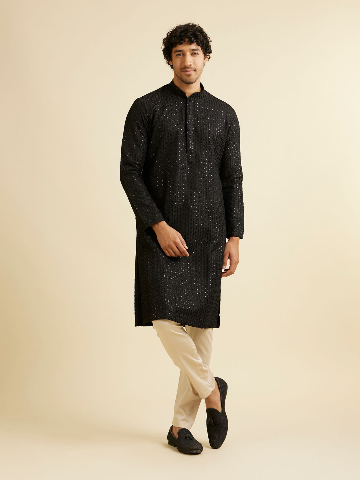 alt message - Manyavar Men Midnight Black Petal String Patterned Kurta Set with Mirror Work image number 2