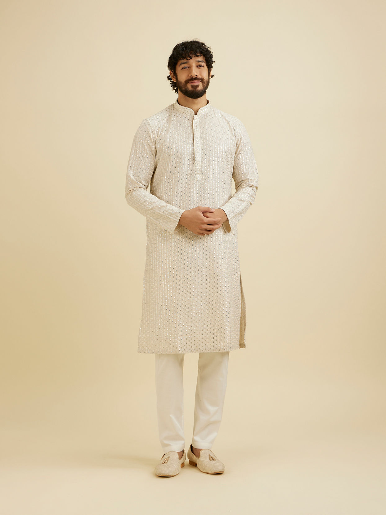 alt message - Manyavar Men Chalk White String Patterned Kurta Set with Mirror Work image number 2