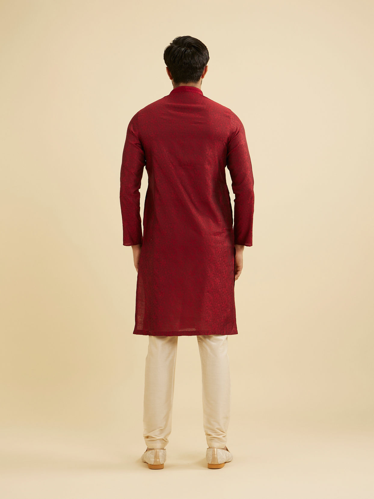 Manyavar Men Maroon Brilliance Kurta Pajama image number 5