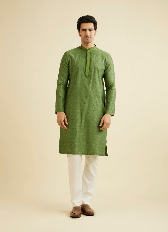 alt message - Manyavar Men Soft Green Bel Buti Patterned Kurta Set image number 2