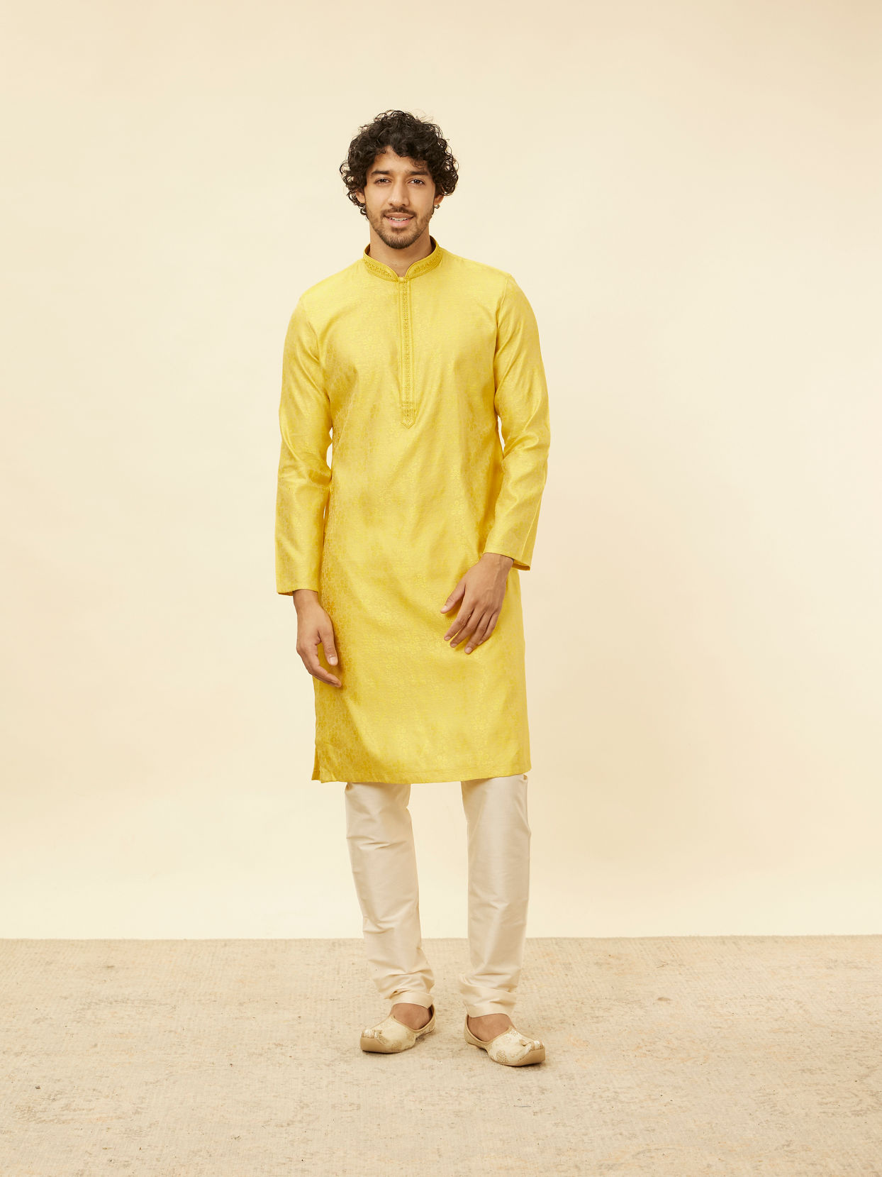 alt message - Manyavar Men Illuminating Yellow Bel Buti Patterned Kurta Set image number 2