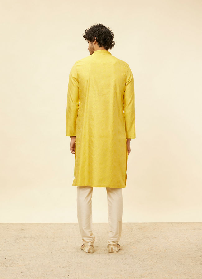 alt message - Manyavar Men Illuminating Yellow Bel Buti Patterned Kurta Set image number 5