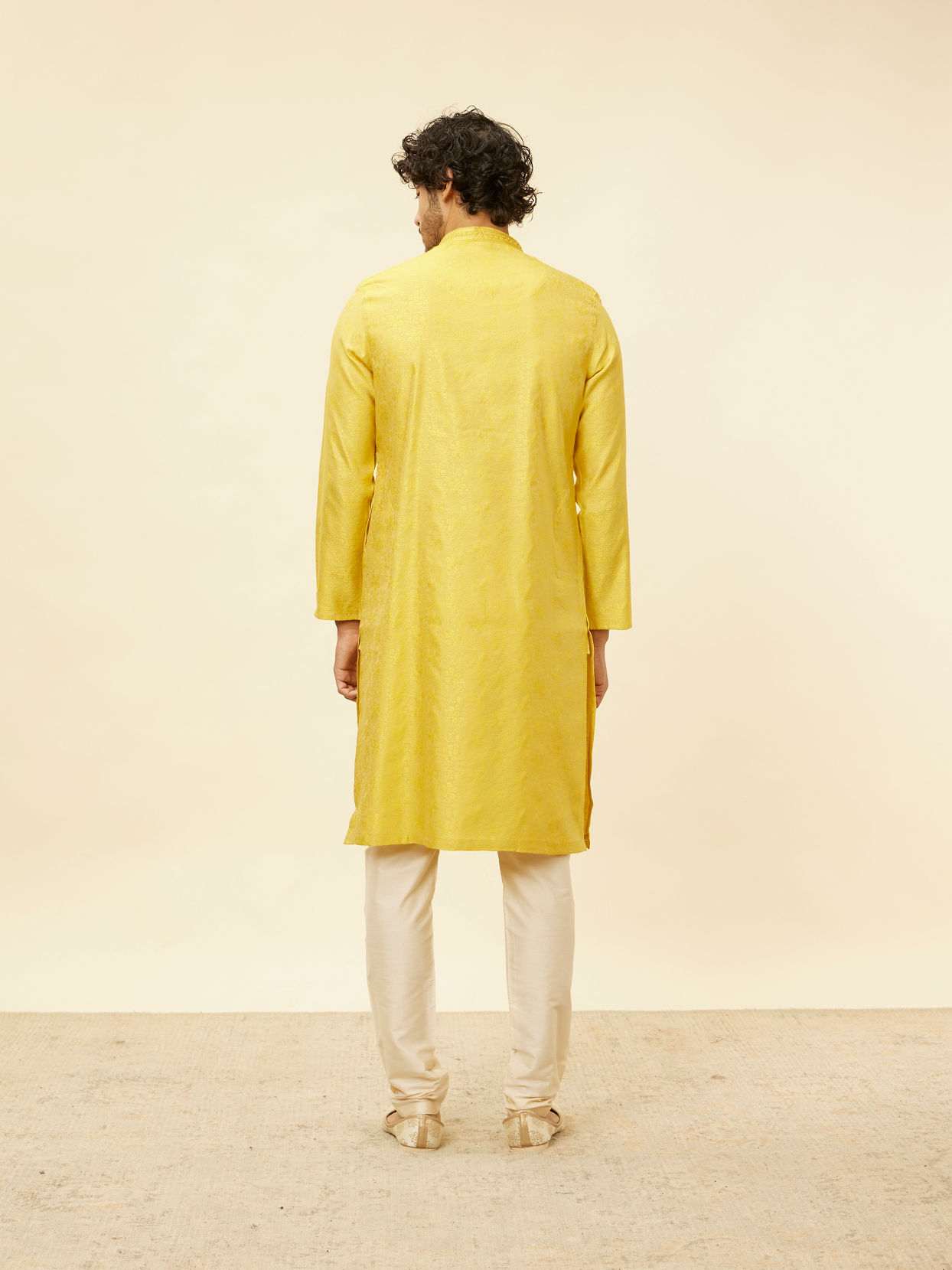 alt message - Manyavar Men Illuminating Yellow Bel Buti Patterned Kurta Set image number 5