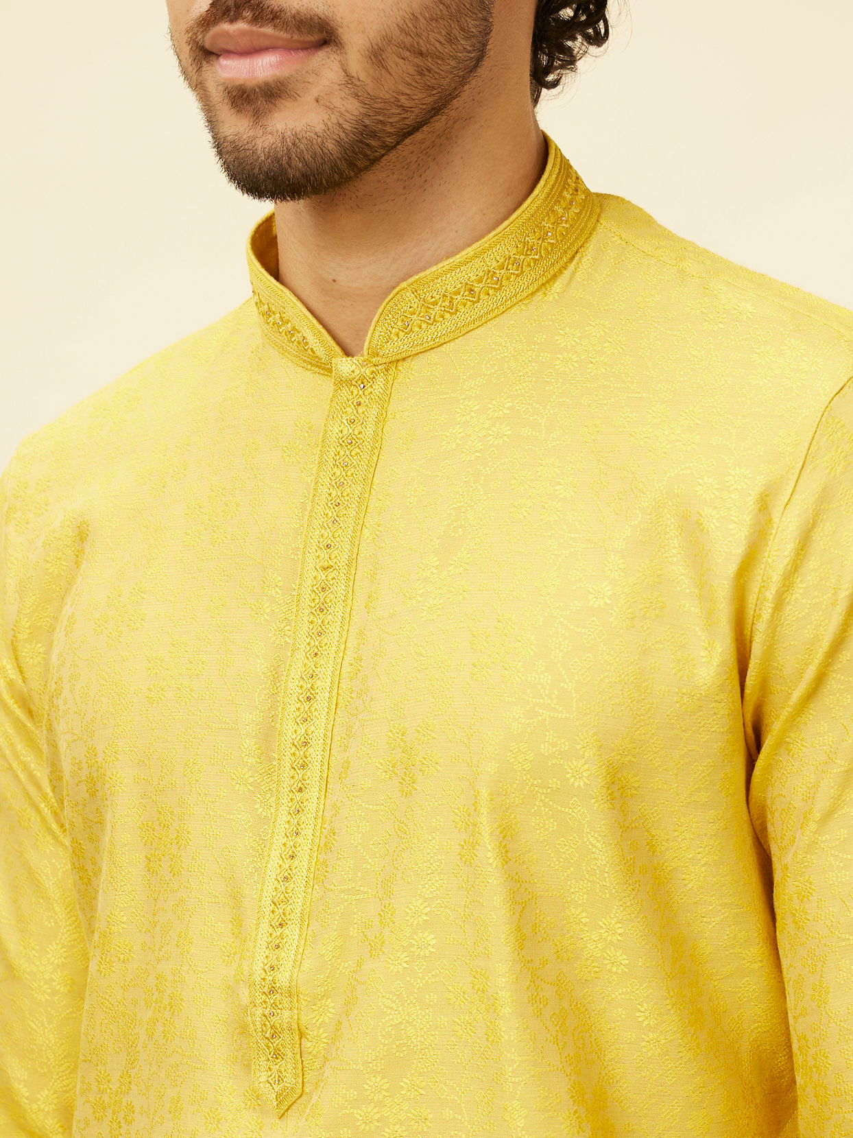 alt message - Manyavar Men Illuminating Yellow Bel Buti Patterned Kurta Set image number 1