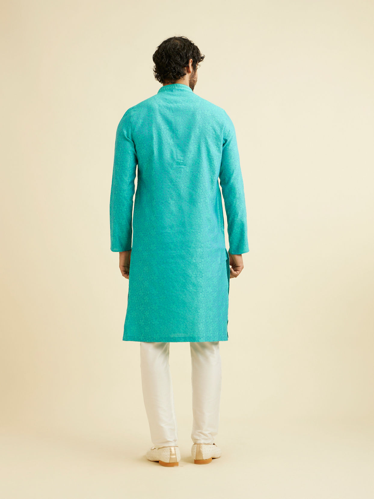 alt message - Manyavar Men Turquoise Blue Bel Buti Patterned Kurta Set image number 5