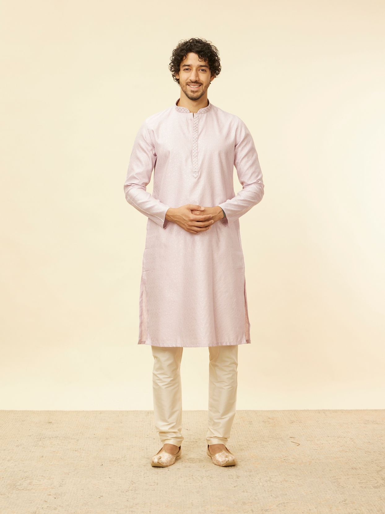 alt message - Manyavar Men Light Lilac Floral Patterned Kurta Set image number 2