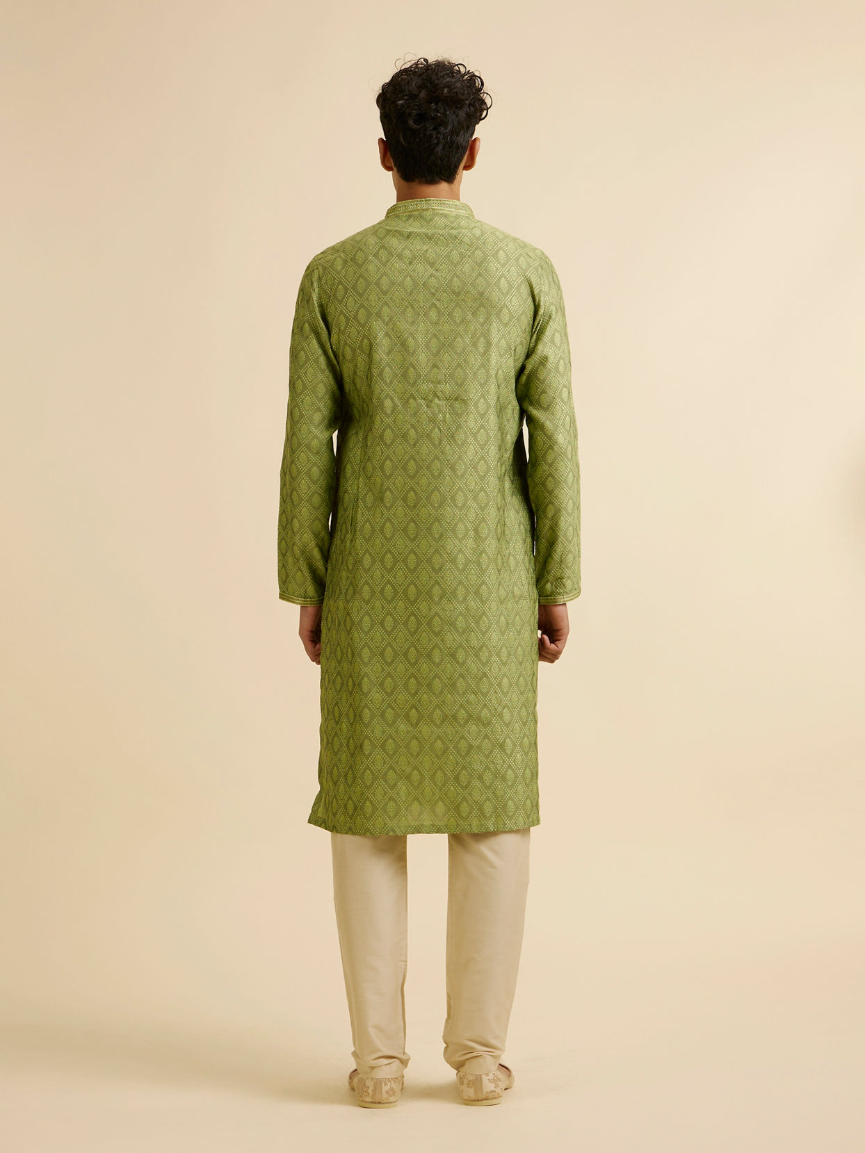 Manyavar Men Light Mid Green Diamond Patterned Kurta Set image number 5