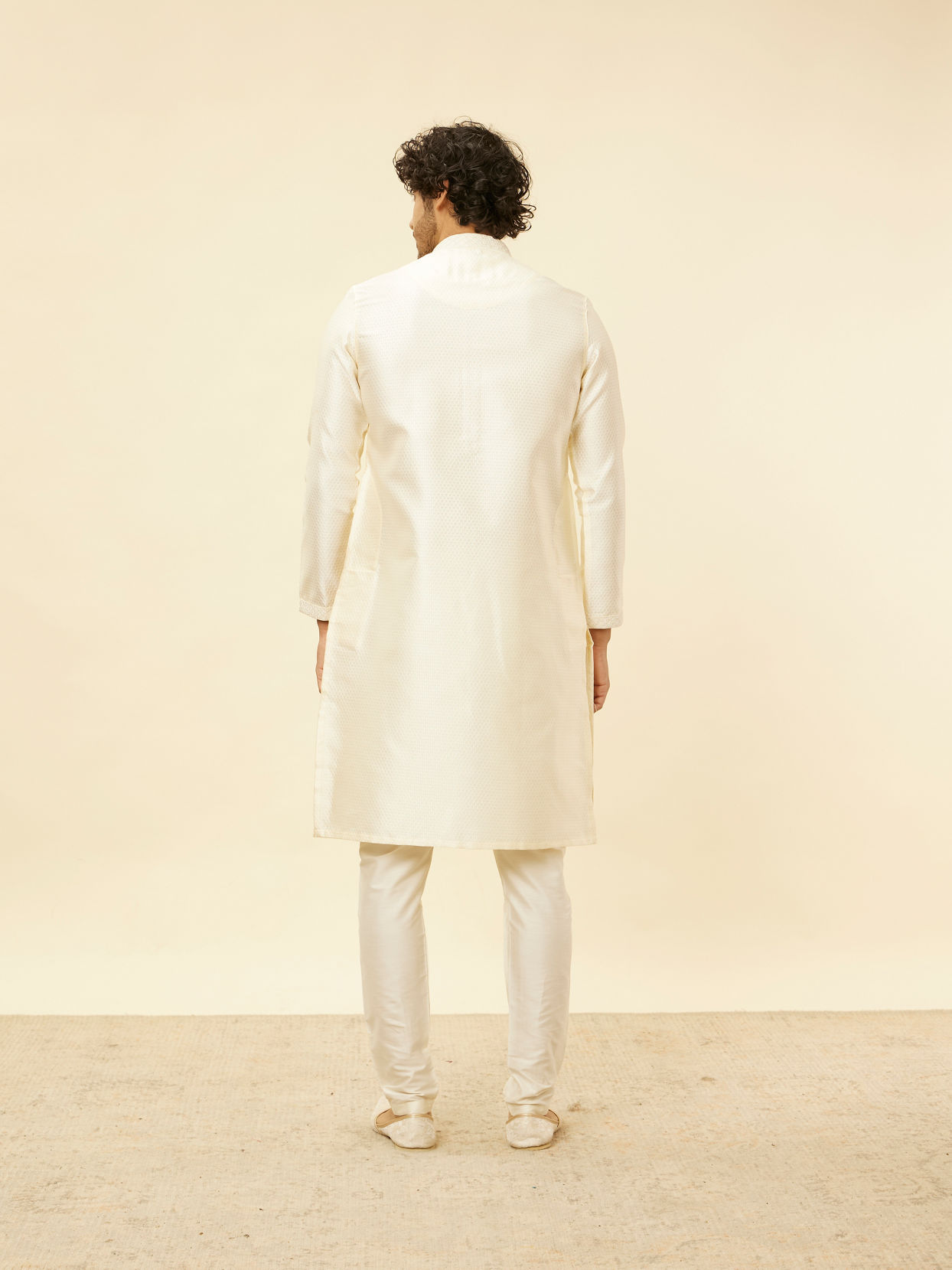 alt message - Manyavar Men Cloud Cream Self Patterned Kurta Set image number 5