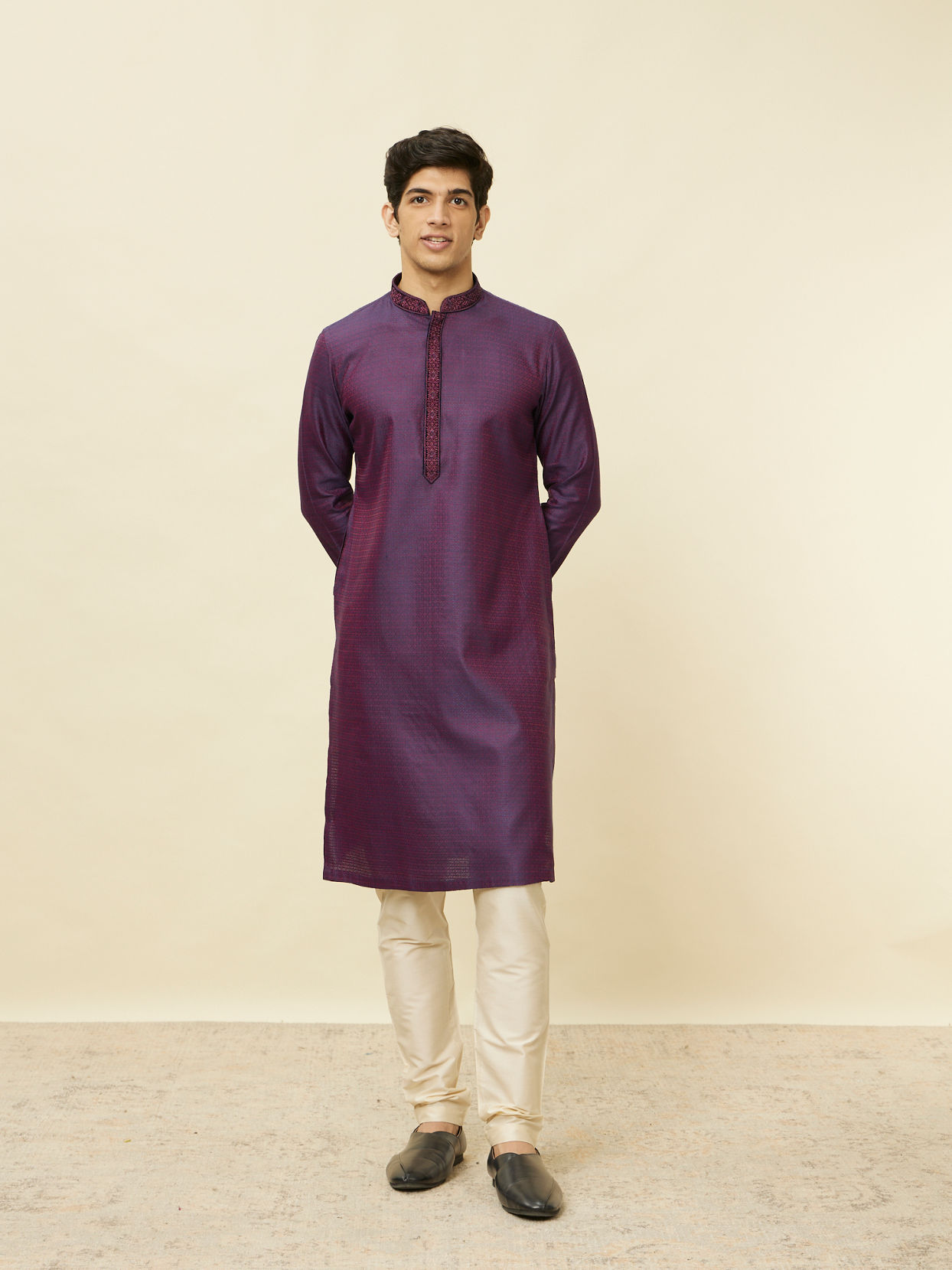 alt message - Manyavar Men Mulberry Self Patterned Kurta Set image number 2