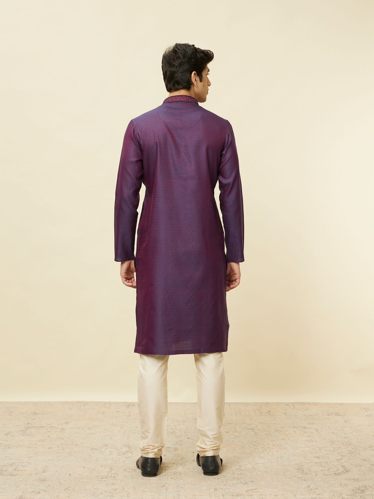 alt message - Manyavar Men Mulberry Self Patterned Kurta Set image number 5