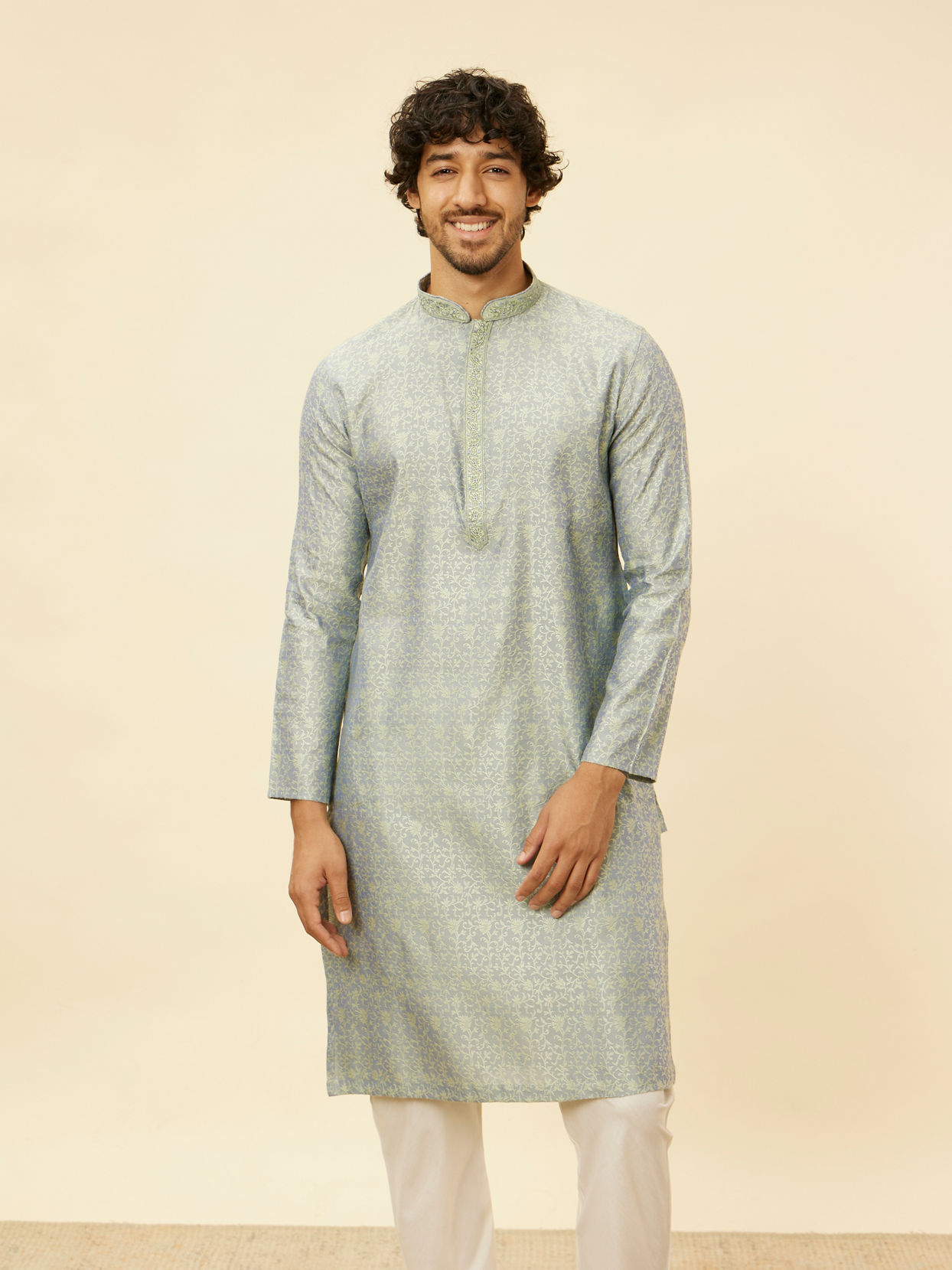 alt message - Manyavar Men Glacier Grey Bel Buti Patterned Kurta Set image number 0