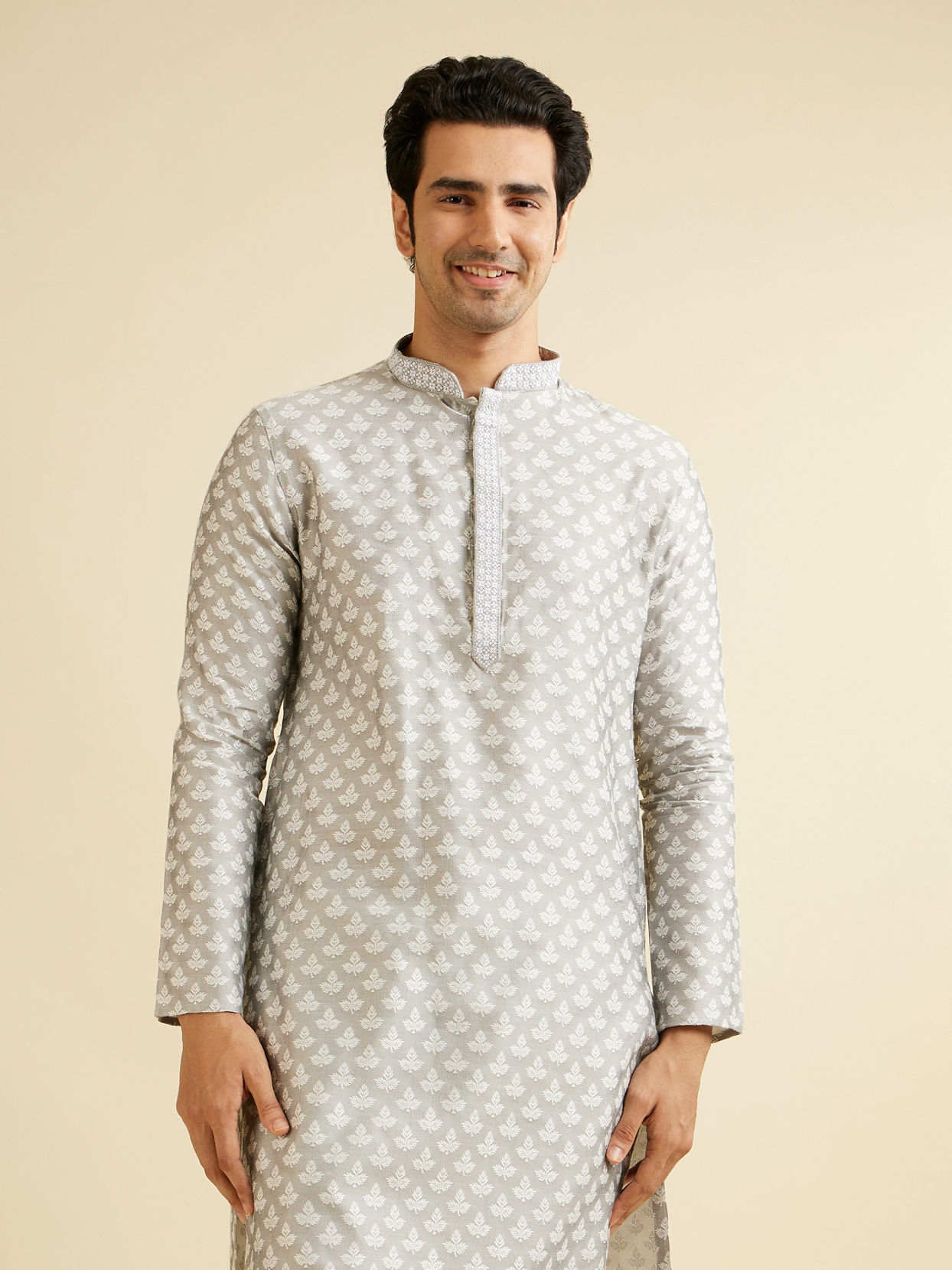 alt message - Manyavar Men Light Grey Leaf Patterned Kurta Set image number 0