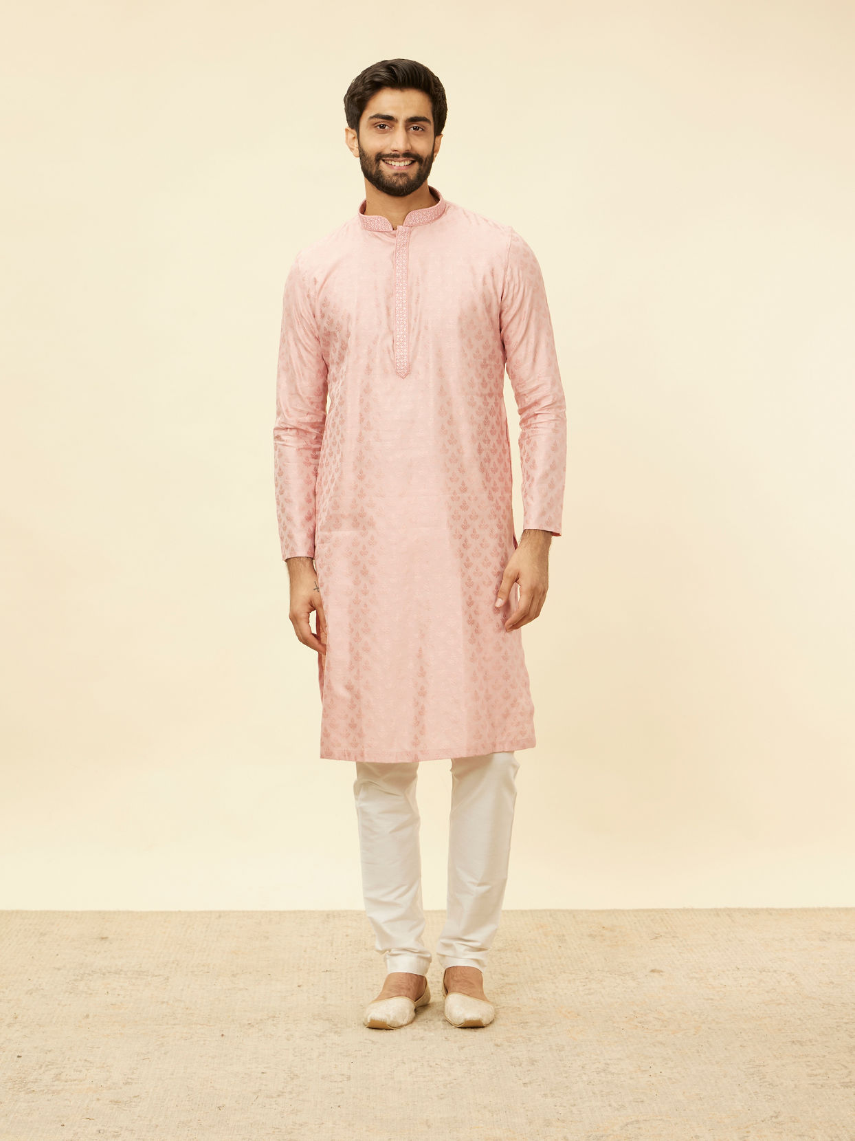 alt message - Manyavar Men Raspberry Pink Leaf Patterned Kurta Set image number 2