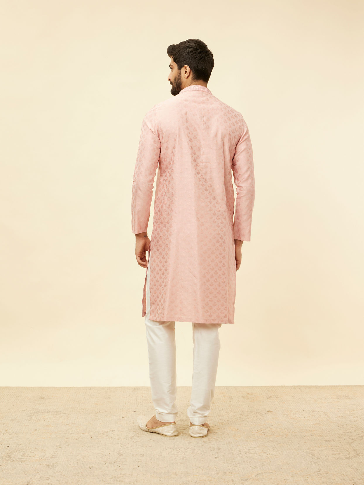 alt message - Manyavar Men Raspberry Pink Leaf Patterned Kurta Set image number 5