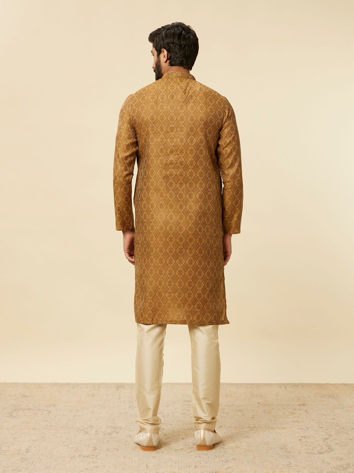 alt message - Manyavar Men Fawn Grid Patterned Kurta Set image number 5