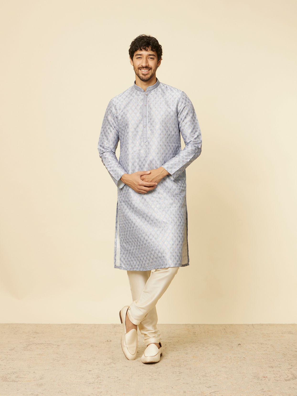 alt message - Manyavar Men Light Grey Grid Patterned Kurta Set image number 2