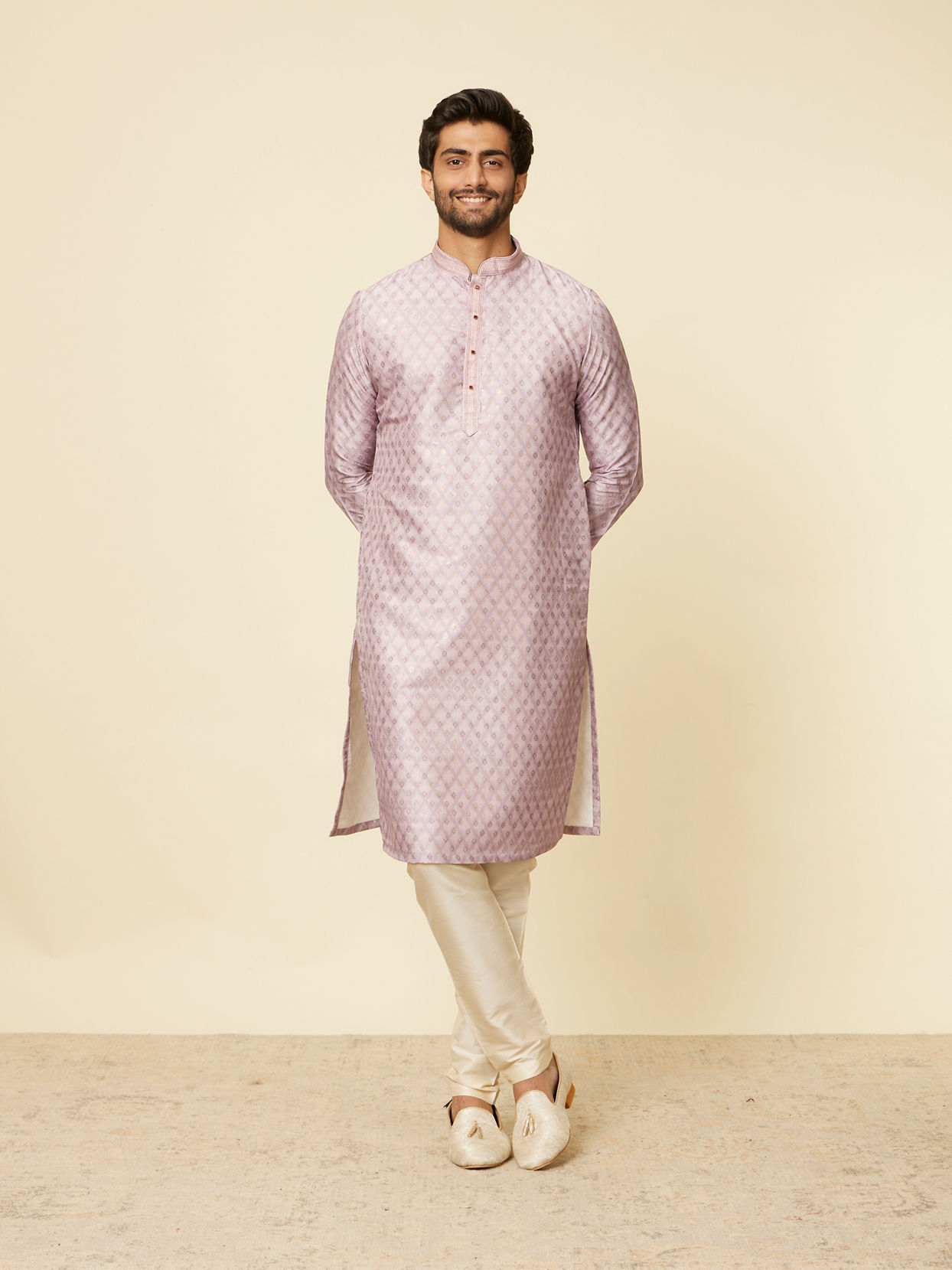 alt message - Manyavar Men Dusty Pink Grid Patterned Kurta Set image number 2