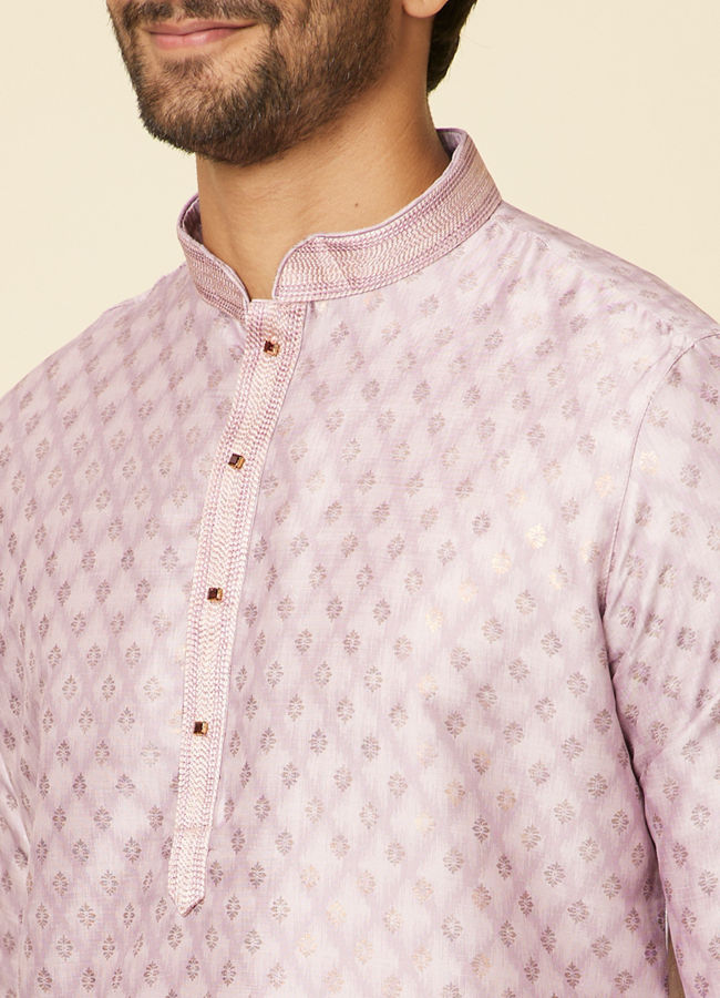 alt message - Manyavar Men Dusty Pink Grid Patterned Kurta Set image number 1