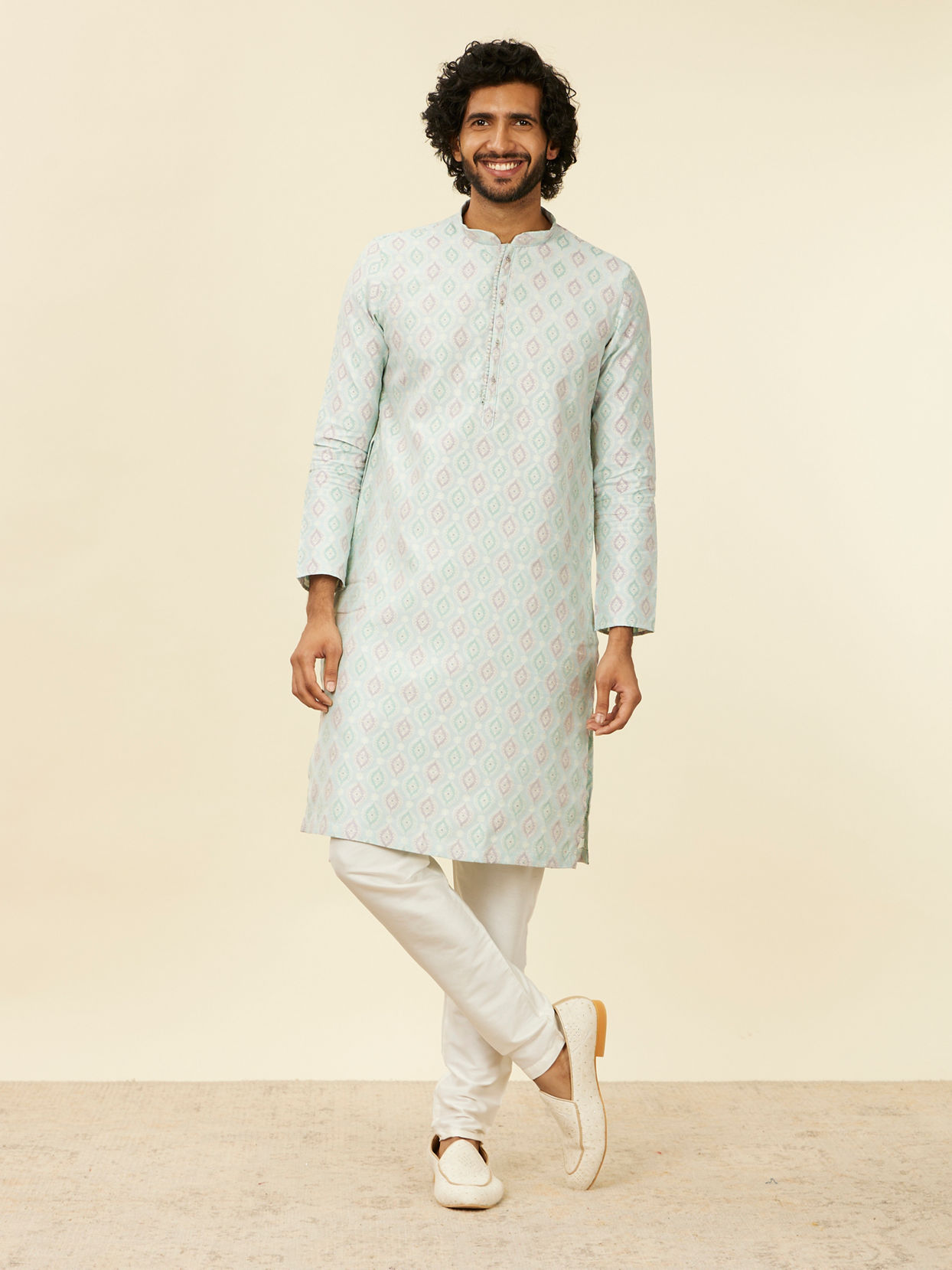 alt message - Manyavar Men Light Blue Medallion Patterned Kurta Set image number 2