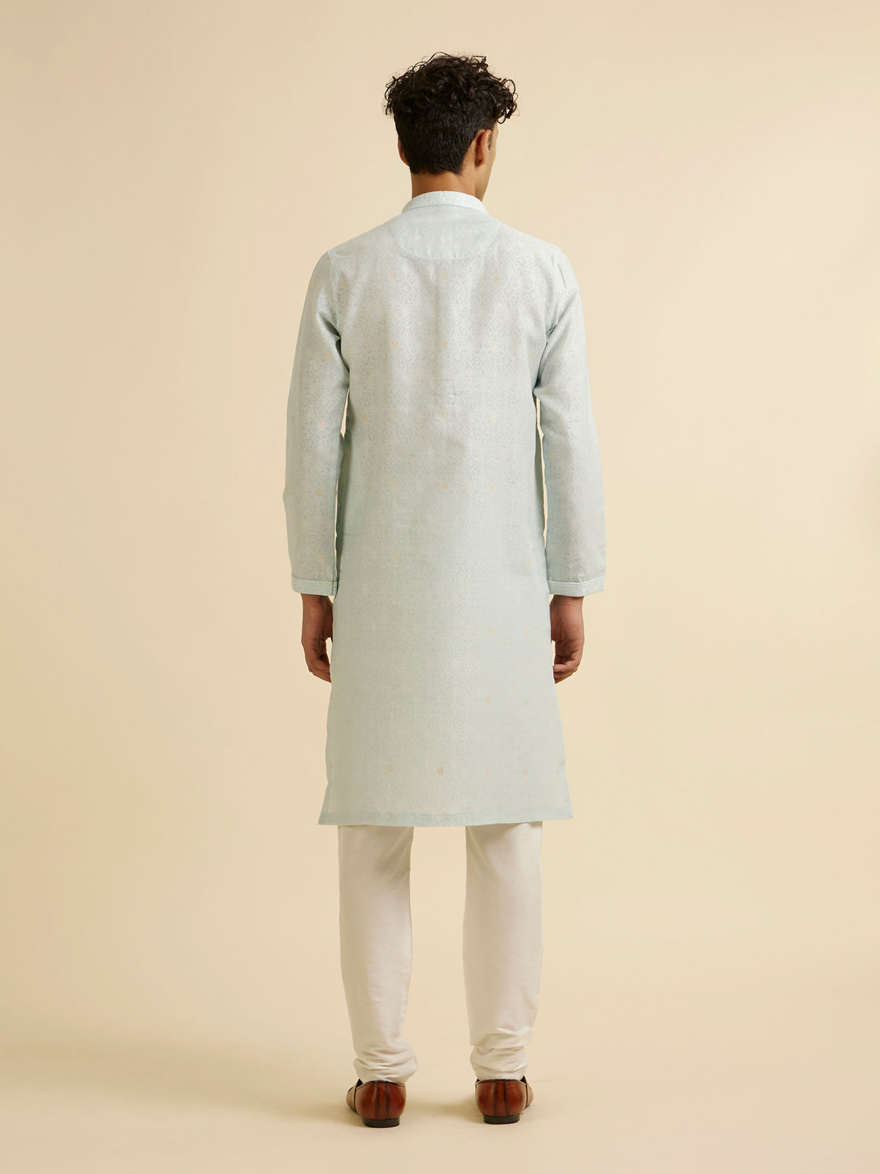 Manyavar Men Light Blue Dotted Print Self Patterned Kurta Set image number 4