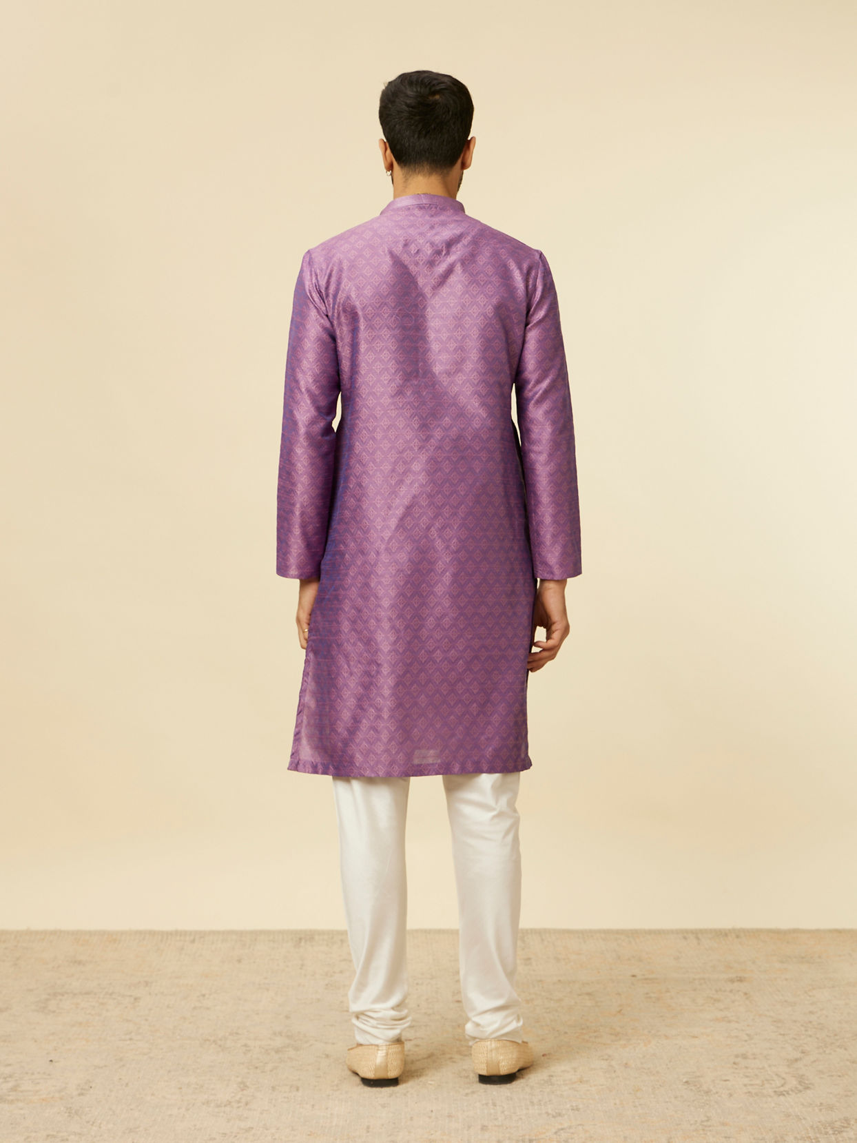 alt message - Manyavar Men Purple Buta Diamond Patterned Kurta Set image number 5